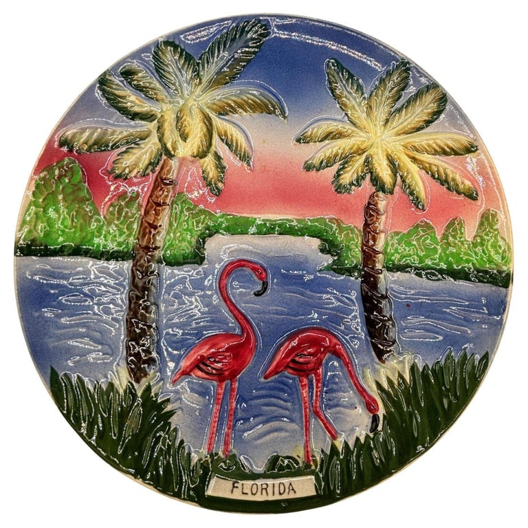 Mid-century Pottery Florida Beach Pink Flamingo Round Decrotive Wall Plate: Mid-century pink and green ceramic flamingo theme decorative wall plate. The wall plate features a beautifully detailed pair of pink flamingos on a sunset beach with the state "Florida" spelled out ac