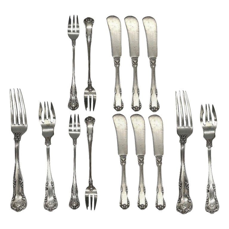 Edwardian "Regent" 16 piece Fork/Knife Silver Plate Silverware Set by Gorham: The Regent pattern is known for its elegant and classic design, often featuring intricate detailing that reflects the refinement and sophistication characteristic of Gorham’s craftsmanship. This fla