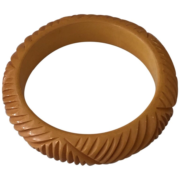Vintage Carved Butterscotch Bakelite Bangle, circa 1930s: Excellent vintage condition with great rich color.Measures: 3 1/2" outside diameter2 1/2" inside diameter.