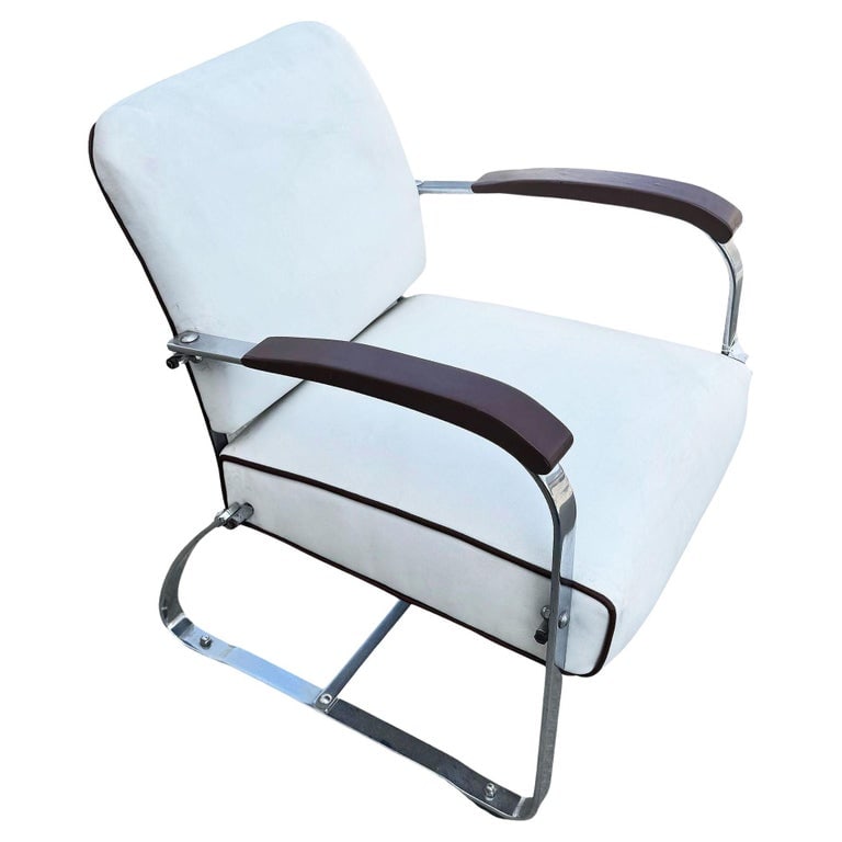 Streamline Art Deco Chrome Tubular Speed Lounge Club Chair, Lloyd Manufacturing: Streamline "Speed" Art Deco Chromed tubular Steel lounge club chair by Lloyd Manufacturing. The Chair consist of a chromed flat steel frame that seamlessly forms to shape the legs, arms and back suppo