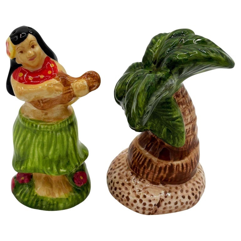 1980's Hula Girl & Palm Tree Ceramic Tabletop Matching Salt & Pepper Shaker Set: Mid-century brown and green ceramic hula girl and palm tree tabletop salt & pepper shaker set. The set features two beautifully a cute Hawaiian theme with a tropical scenic.Measurements: 3" Tall X 2"
