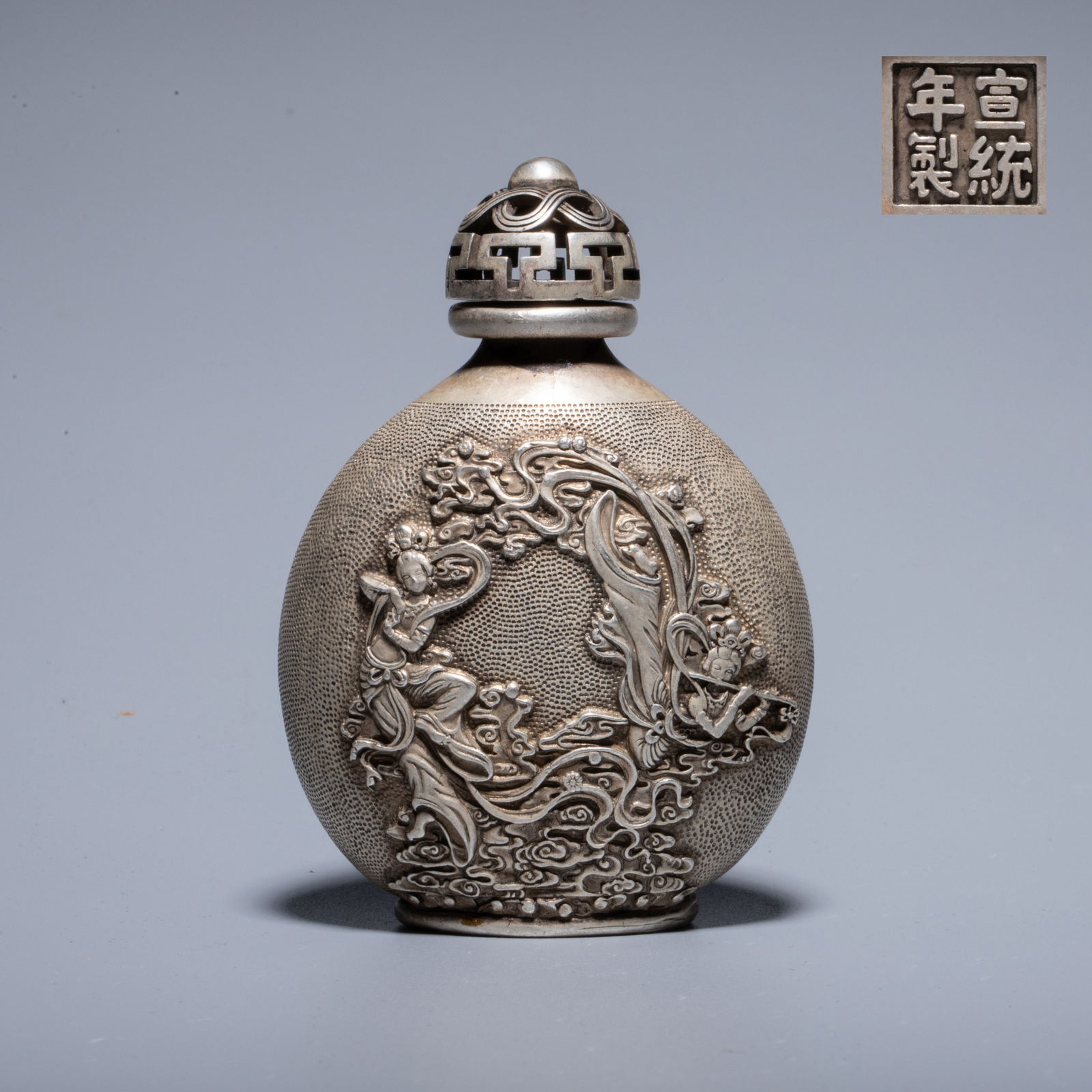 Republic Period Bronze Snuff Bottle with Immortal Lady Scattering Flowers Decoration: Republic Period Bronze Snuff Bottle with Immortal Lady Scattering Flowers Decoration