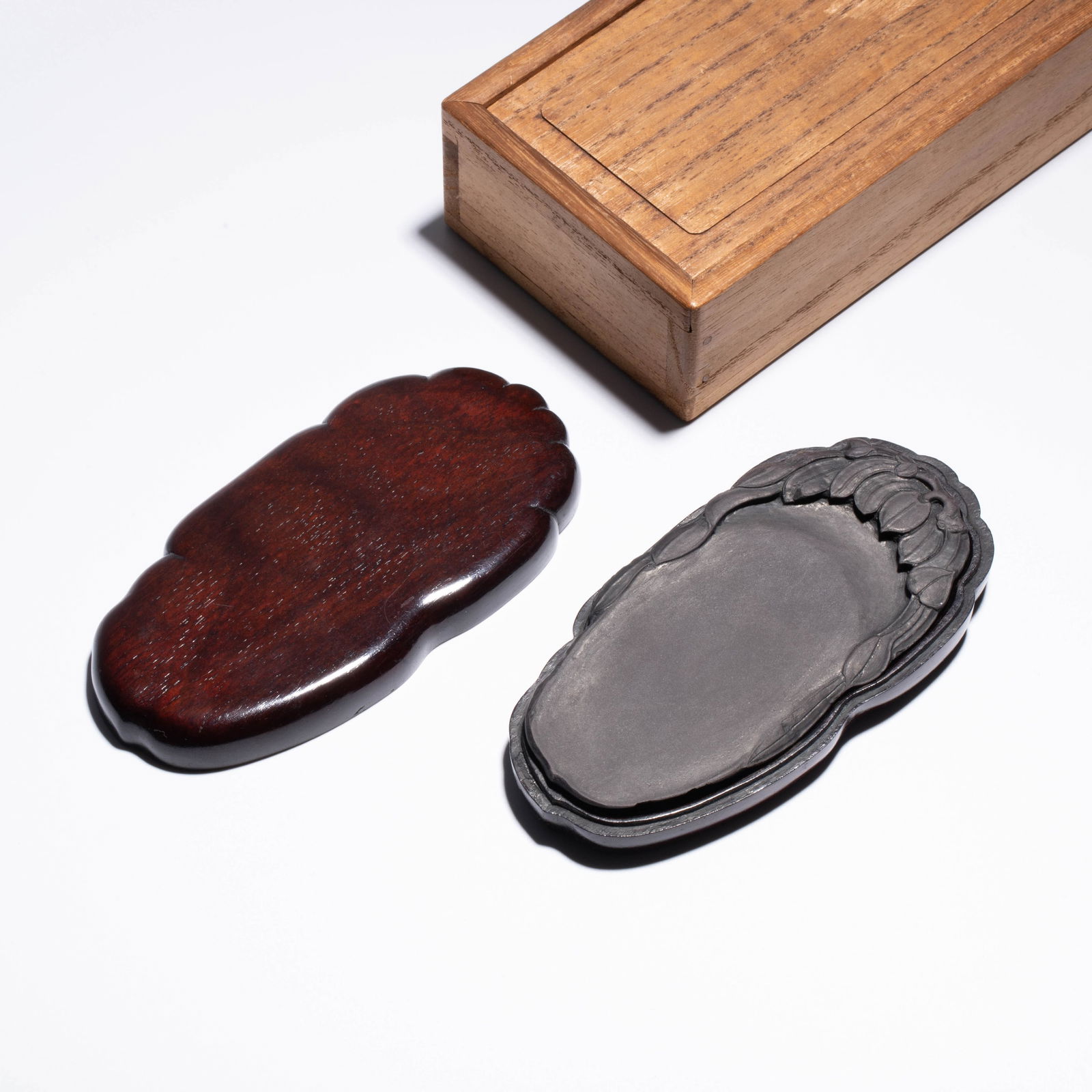 Qing Dynasty Duanxi Laokeng Shuiyan Leaf-Shaped Inkstone (1 of 5)