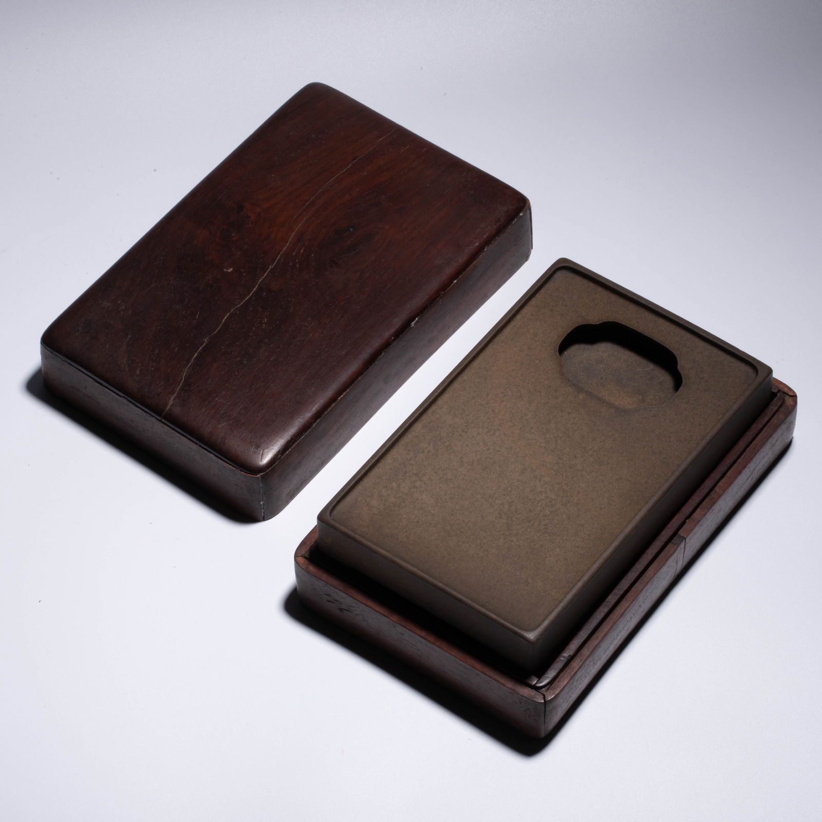 Chengni Hugging-Body Inkstone, Qing Dynasty: Chengni Hugging-Body Inkstone, Qing Dynasty