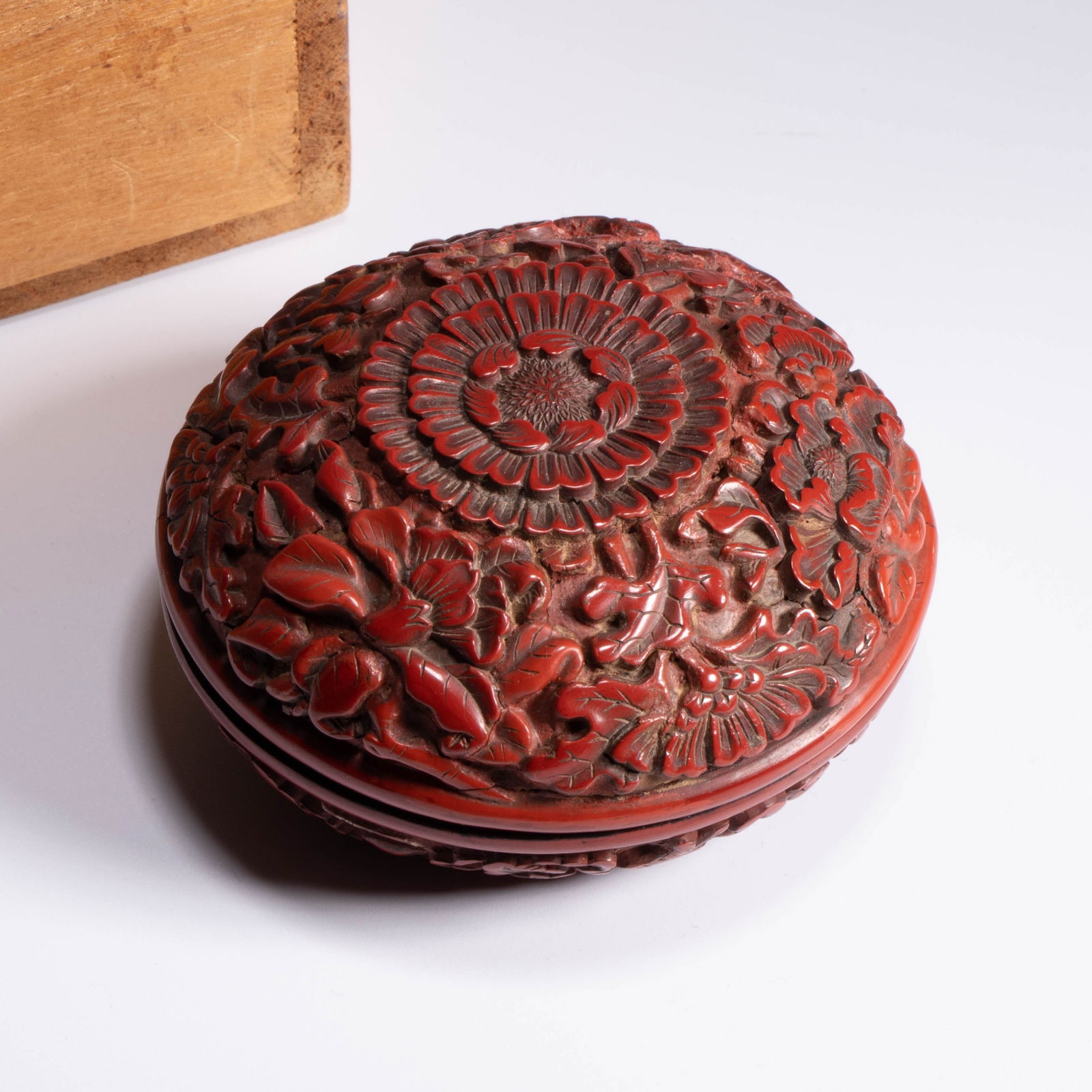 Qing Dynasty cinnabar lacquer on bronze incense box (1 of 8)