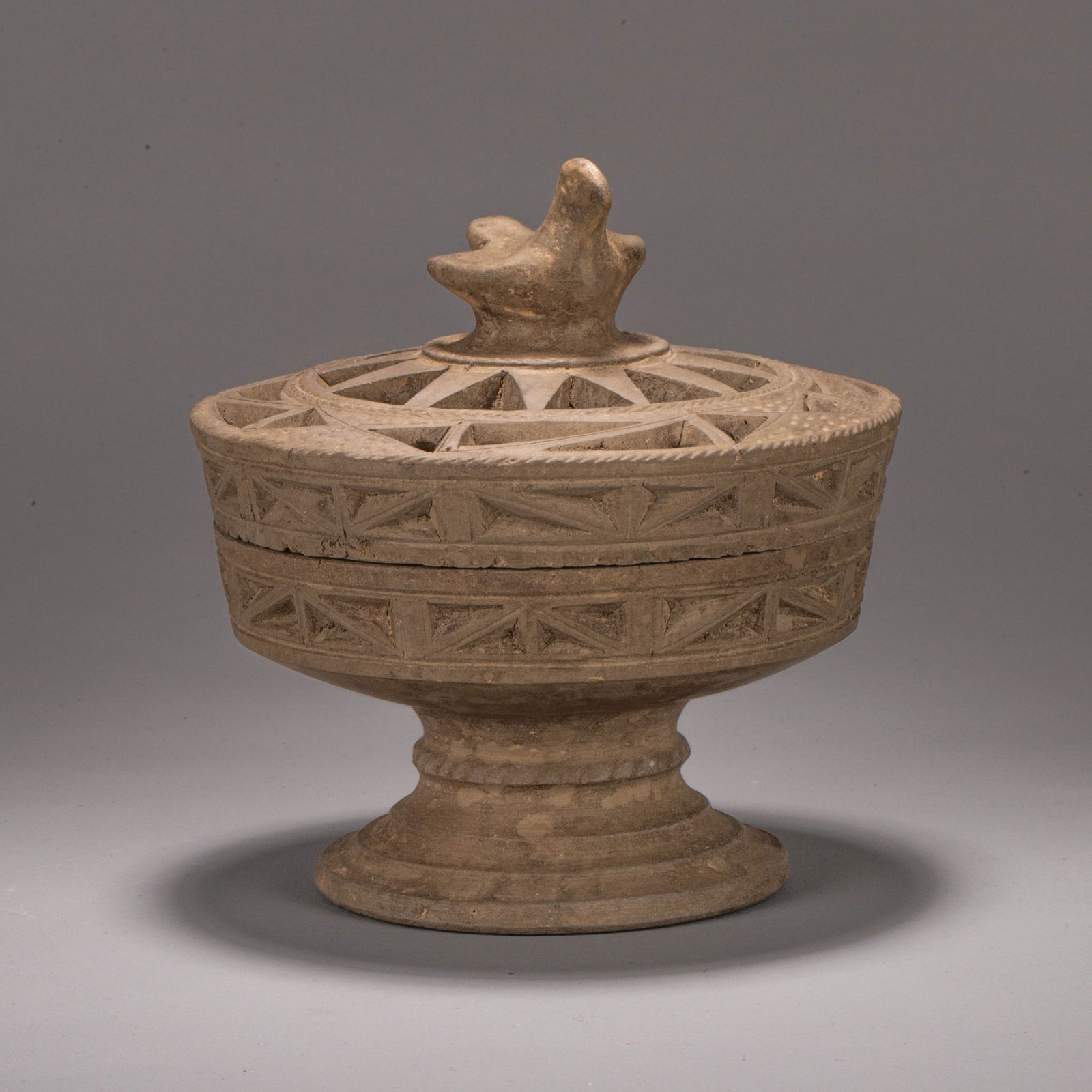 Han Dynasty ceramic incense burner: Han Dynasty ceramic incense burner