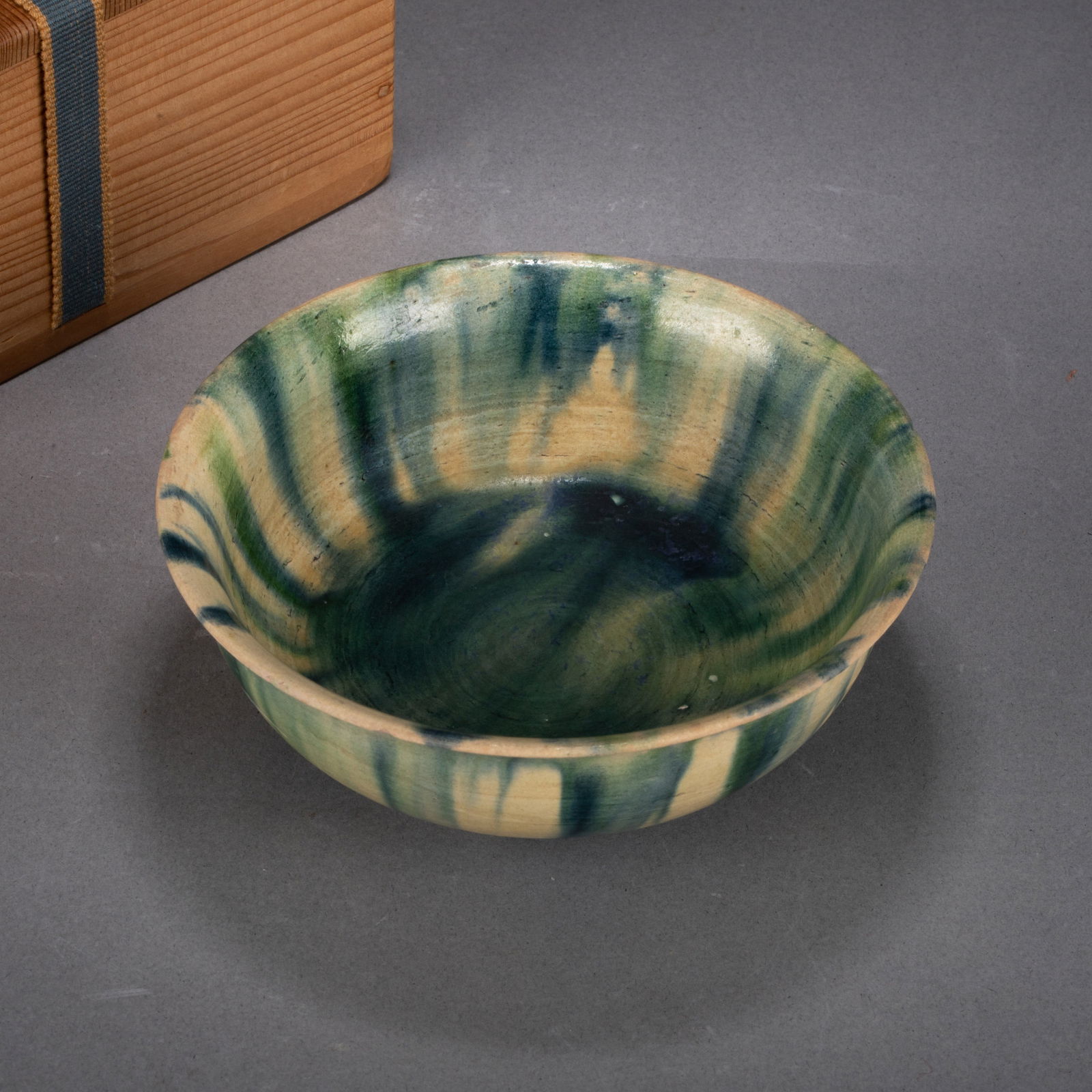 Tang Dynasty sancai blue-glazed bowl: Tang Dynasty sancai blue-glazed bowl