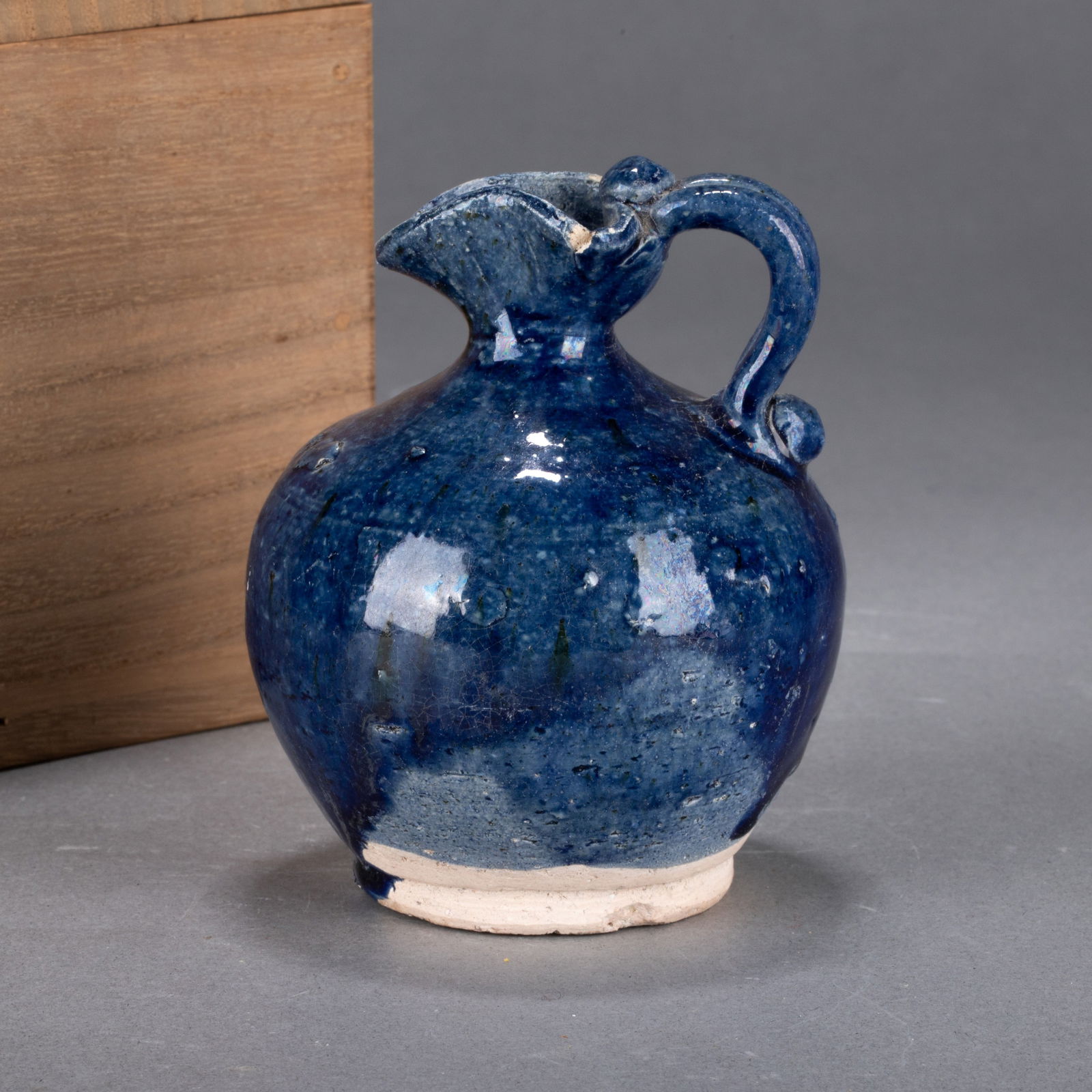 Tang Dynasty sancai blue-glazed flower-mouthed ewer: Tang Dynasty sancai blue-glazed flower-mouthed ewer
