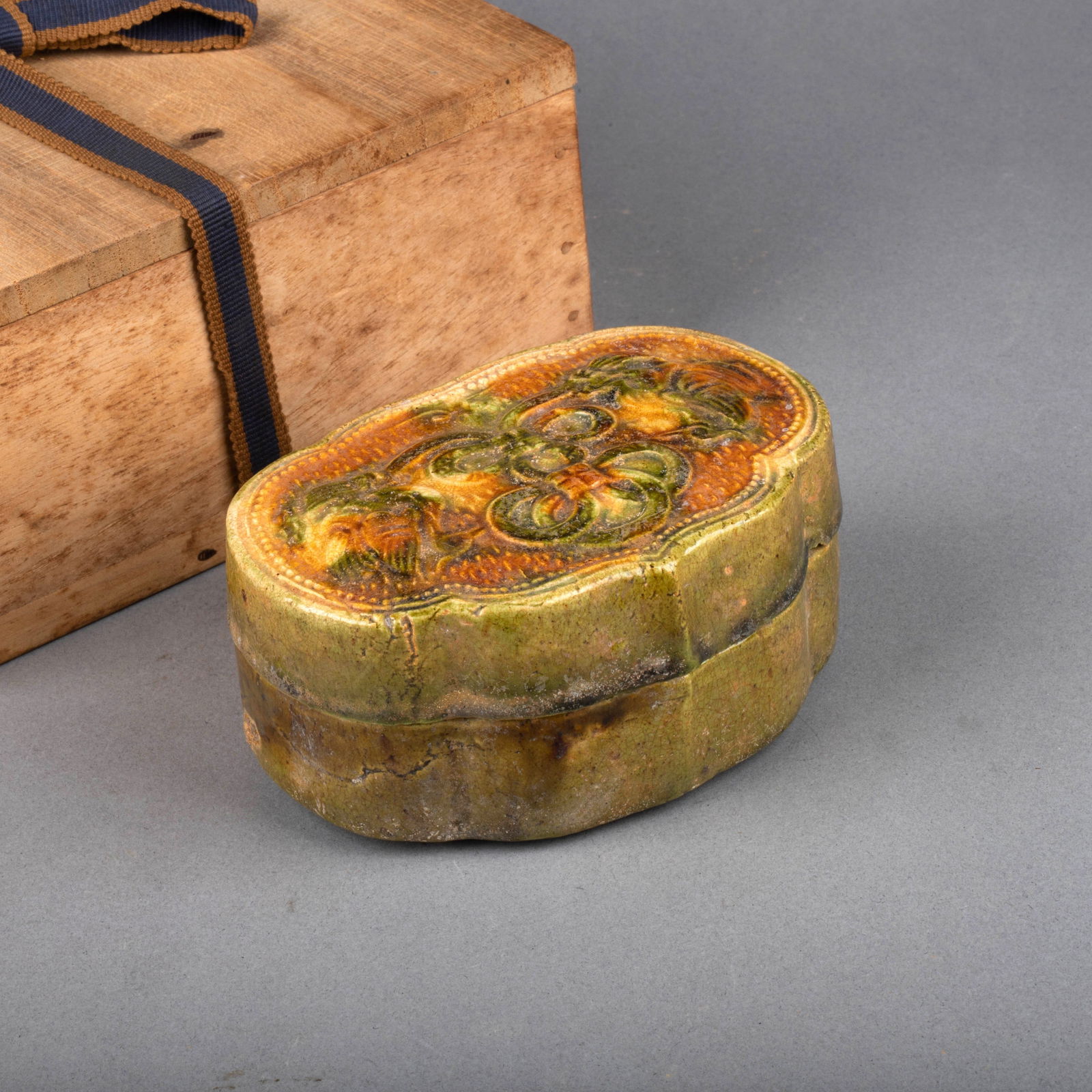 Tang Dynasty sancai powder box (1 of 9)