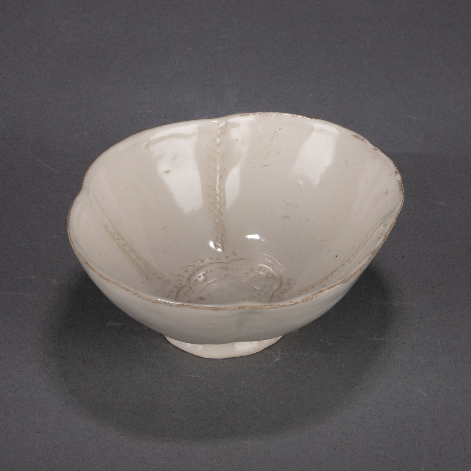 Tang Dynasty ruyi-shaped cup: Tang Dynasty ruyi-shaped cup