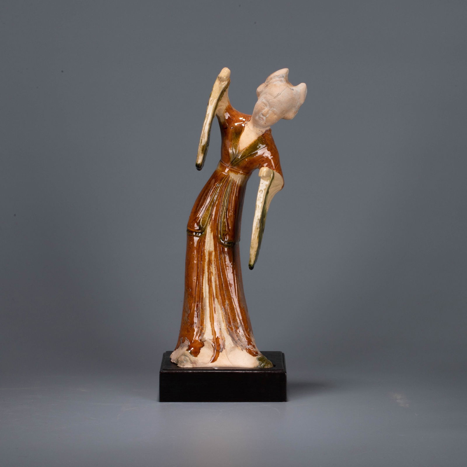 Tang Dynasty sancai dancing figurine (1 of 6)