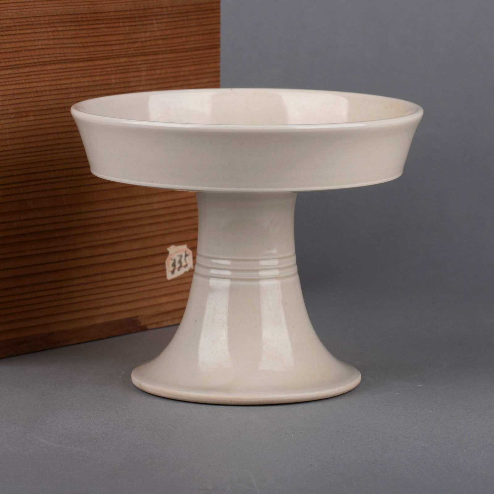 Northern Song Dynasty Ding Kiln White-glazed High-stemmed Dish with Carved Lotus Design: Northern Song Dynasty Ding Kiln White-glazed High-stemmed Dish with Carved Lotus DesignThis Northern Song Ding Kiln high-stemmed dish features an elegant flared form with a shallow bowl and a trumpet-