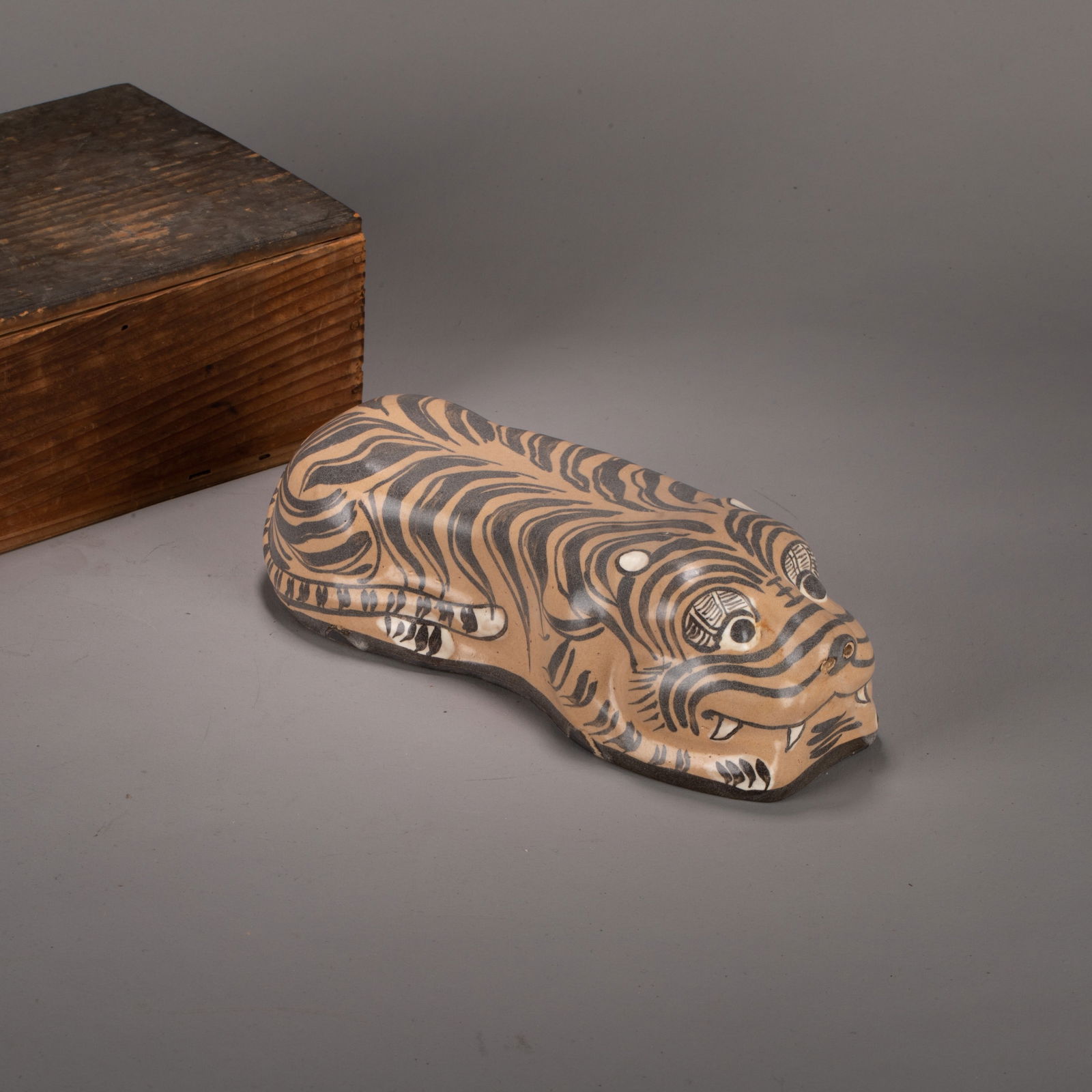 Jin Dynasty Cizhou Kiln Tiger-shaped Pillow (1 of 9)