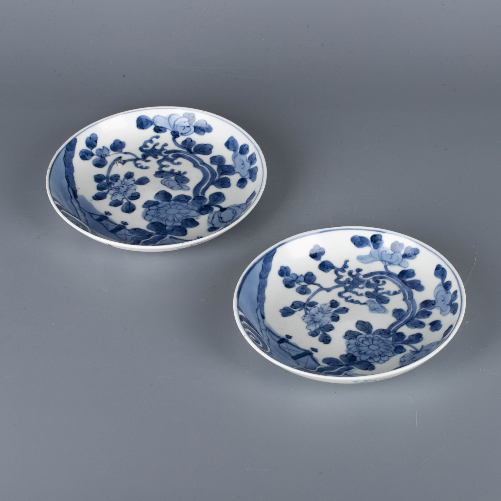 Ming Dynasty Blue-and-white Dish with Floral Design (Pair): Ming Dynasty Blue-and-white Dish with Floral Design (Pair)