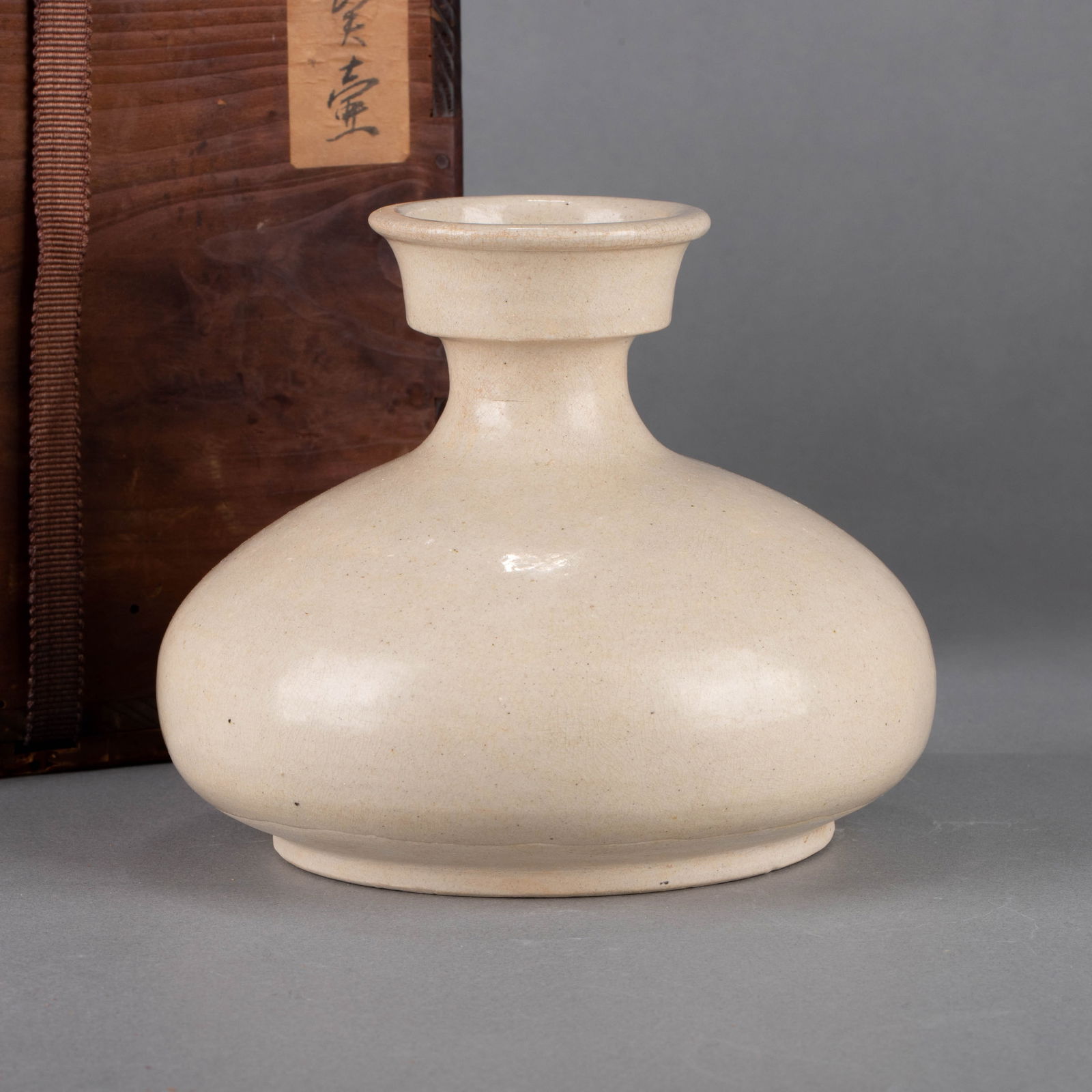 Gongxian ware dish-mouthed vase: Gongxian ware dish-mouthed vase - This Tang Dynasty Gongxian ware dish-mouthed vase boasts a tall, graceful form with an outward-flaring dish mouth, a slender neck that gently widens, full shoulders,
