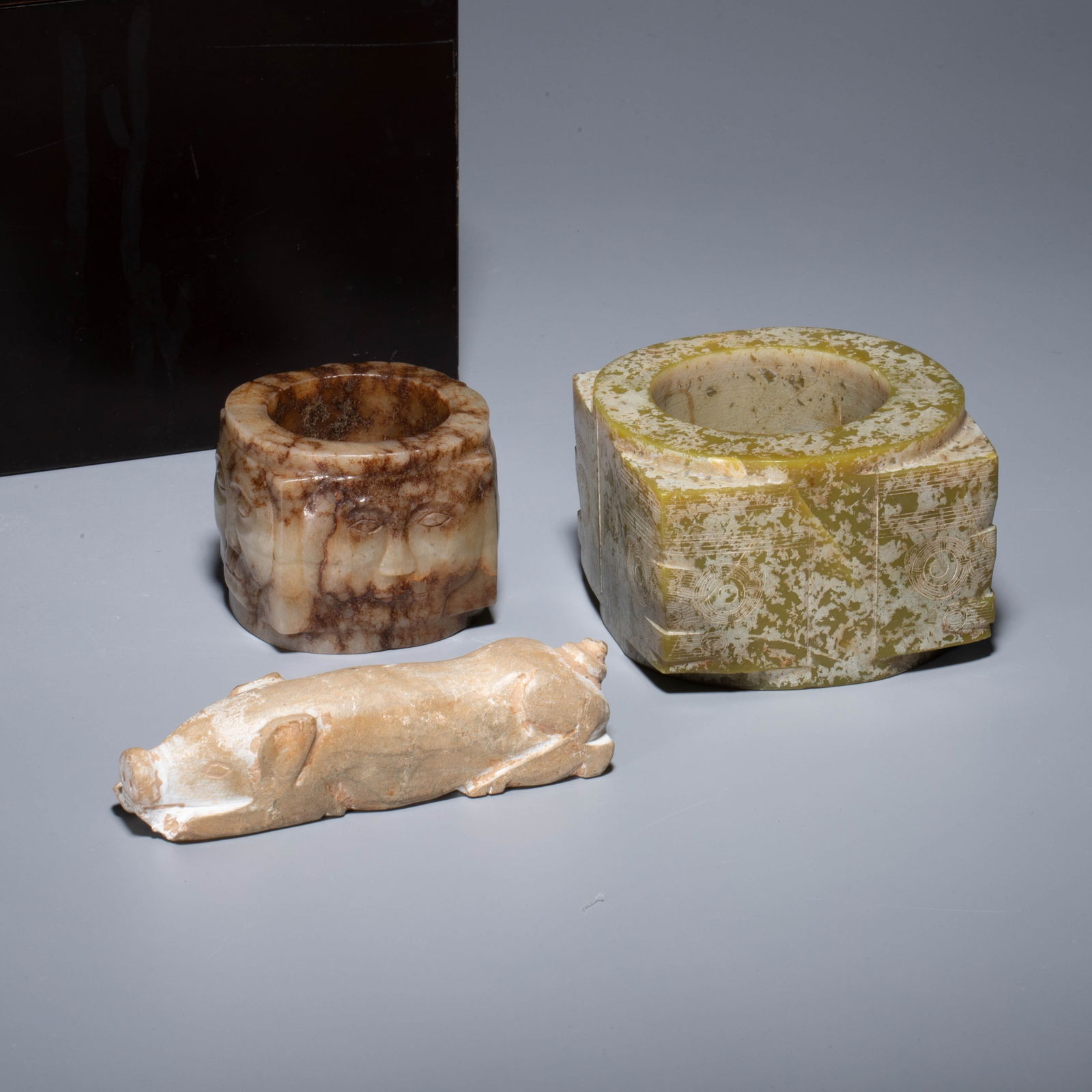 Three Shang-Han Dynasty jade artifacts: cong and pig-dragons (1 of 10)