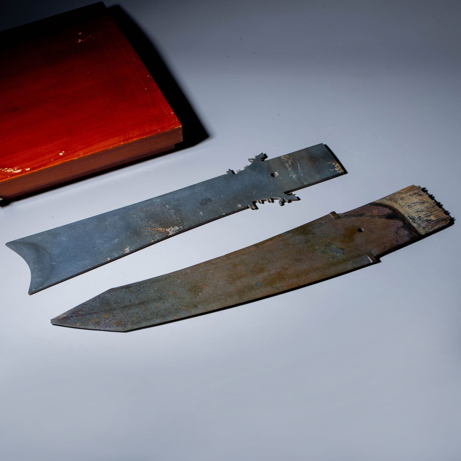 Two Shang Dynasty jade artifacts: zhang and ge: Two Shang Dynasty jade artifacts: zhang and ge