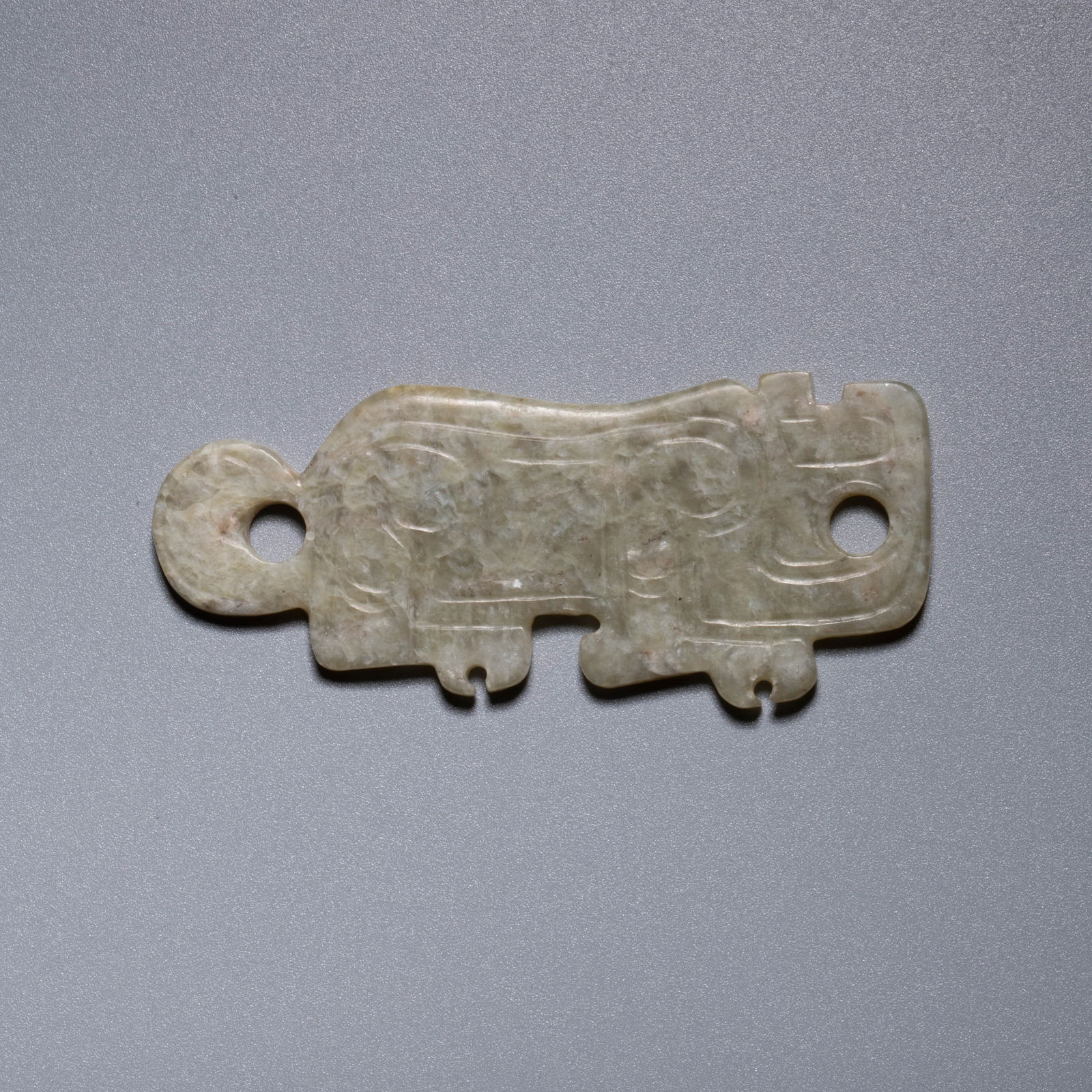 Shang Dynasty tiger-pattern jade pendant (1 of 4)