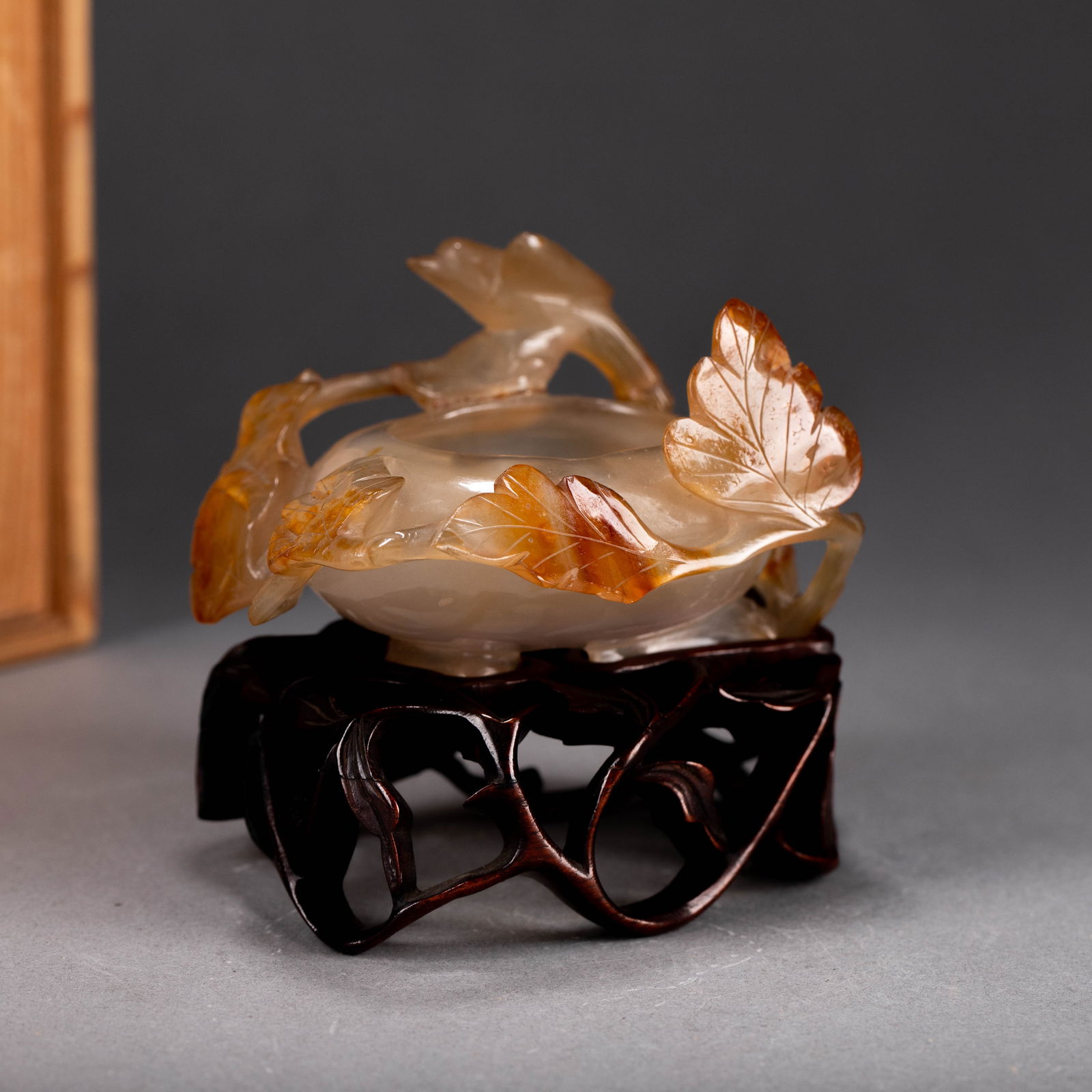 Qing Dynasty agate flower-and-bird water dropper with wooden stand (1 of 7)