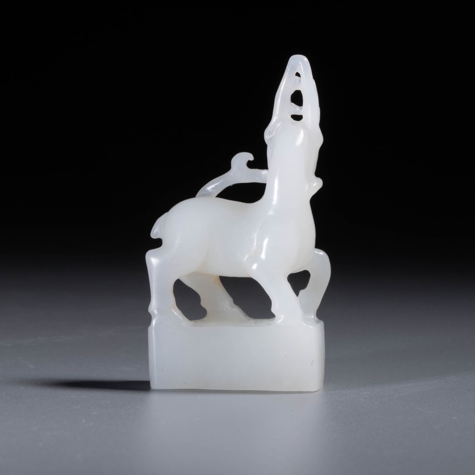 Song Dynasty white jade deer-shaped seal (1 of 3)