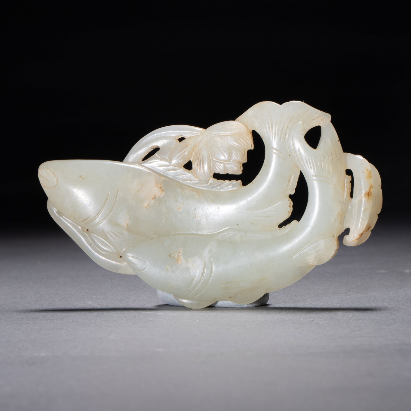 Liao Dynasty double-fish pendant. (1 of 6)