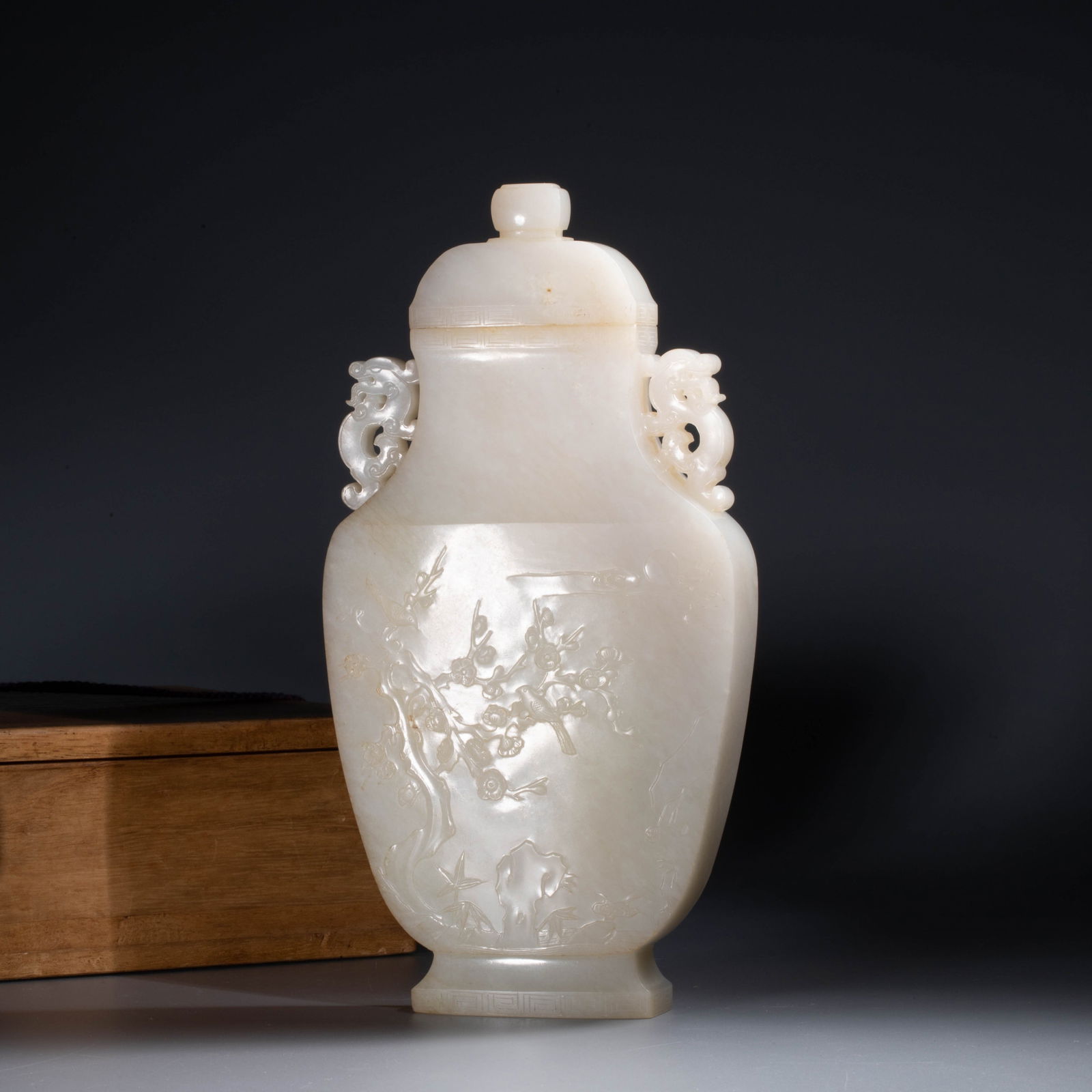 Qianlong period of the Qing Dynasty white jade vase (1 of 11)