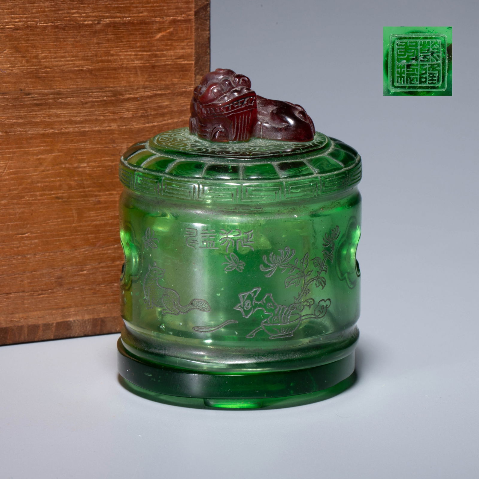 Qianlong period, Qing Dynasty, jade vase (1 of 8)