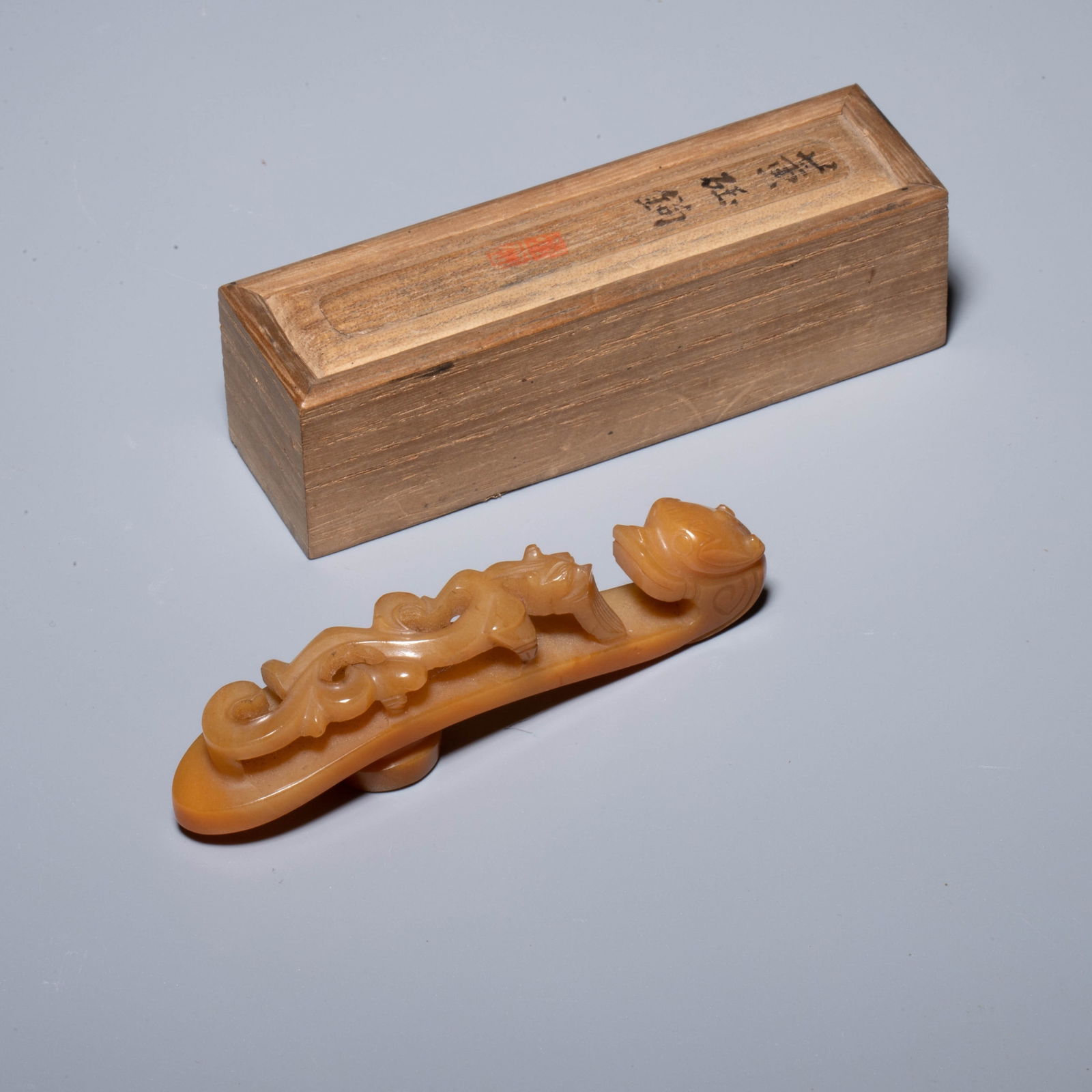 Yellow Jade Dragon-Head Belt Hook: Yellow Jade Dragon-Head Belt Hook