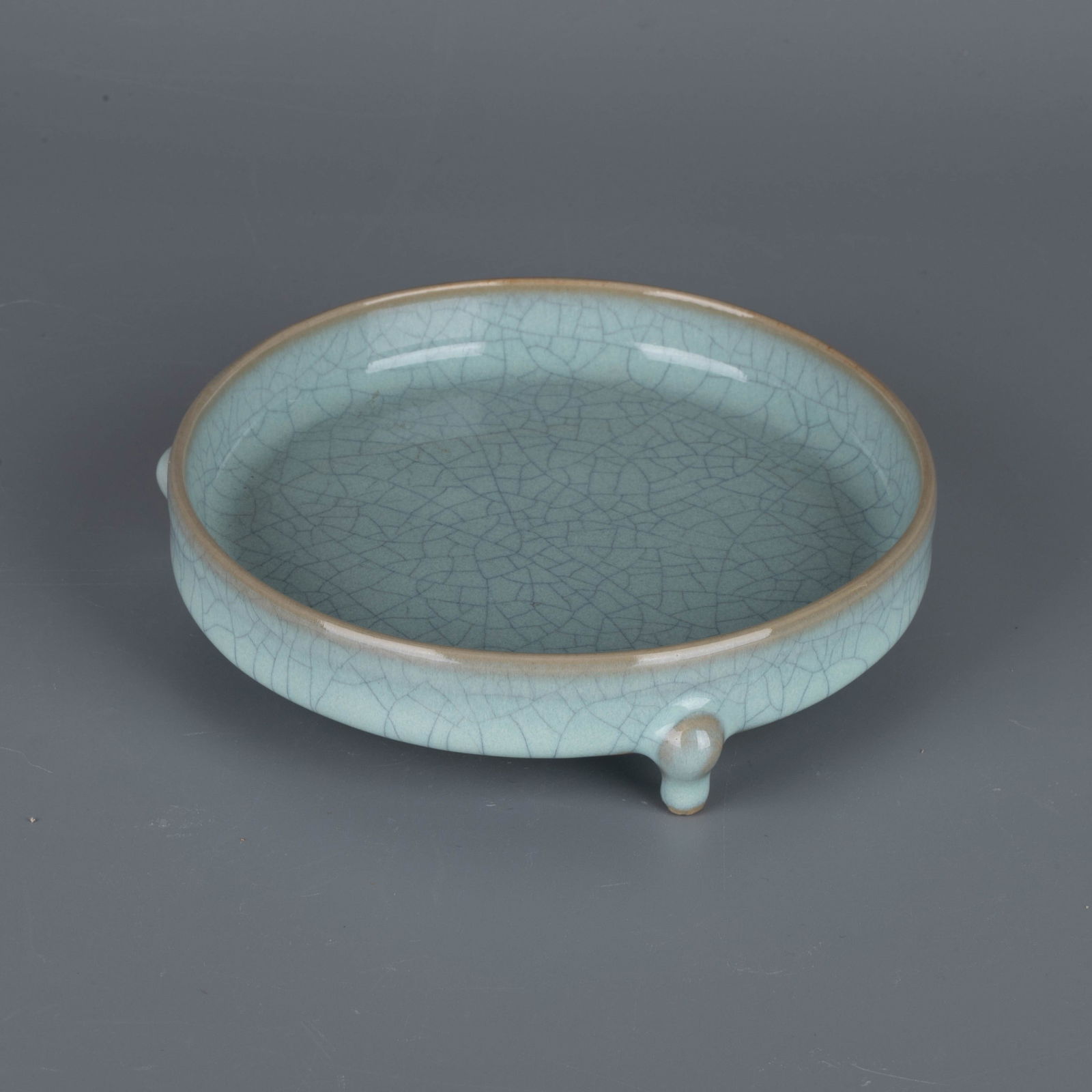 Song Dynasty, Sky-Blue Glazed Tripod Brush Washer (1 of 6)