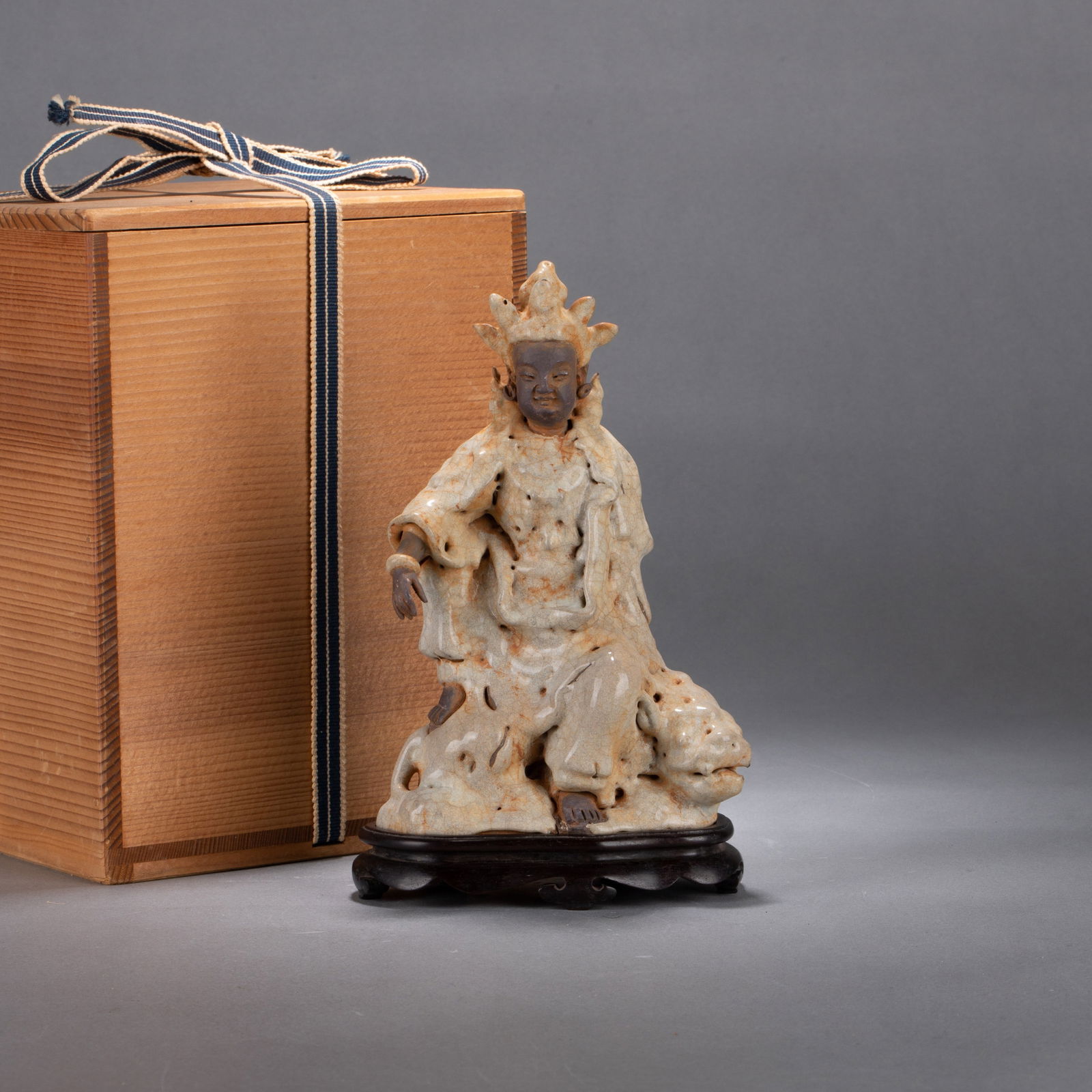 Song Dynasty, Celadon Seated Lion Buddha Statue (1 of 10)