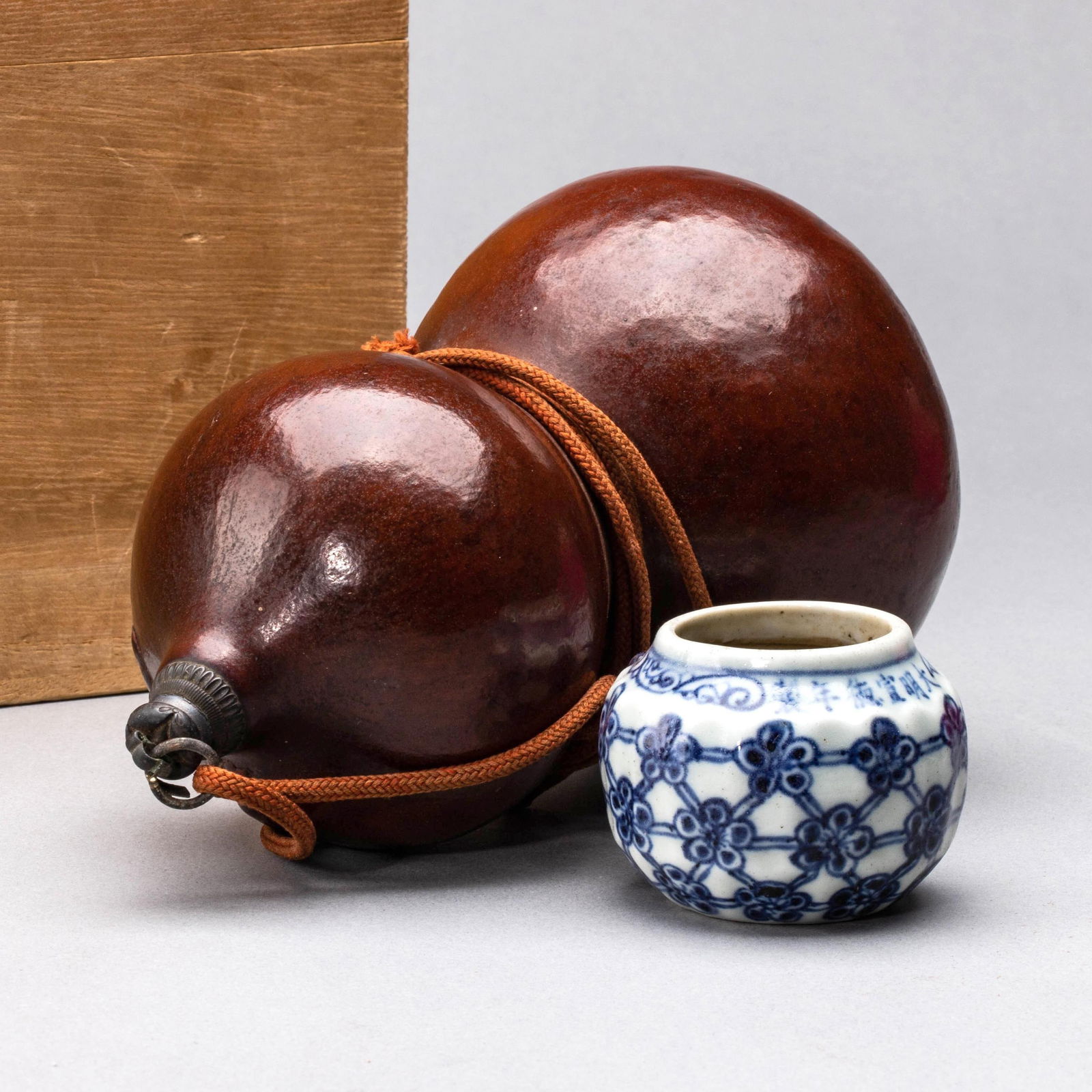 Ming Dynasty Underglaze Blue Floral Bird Feeder: Ming Dynasty Underglaze Blue Floral Bird Feeder