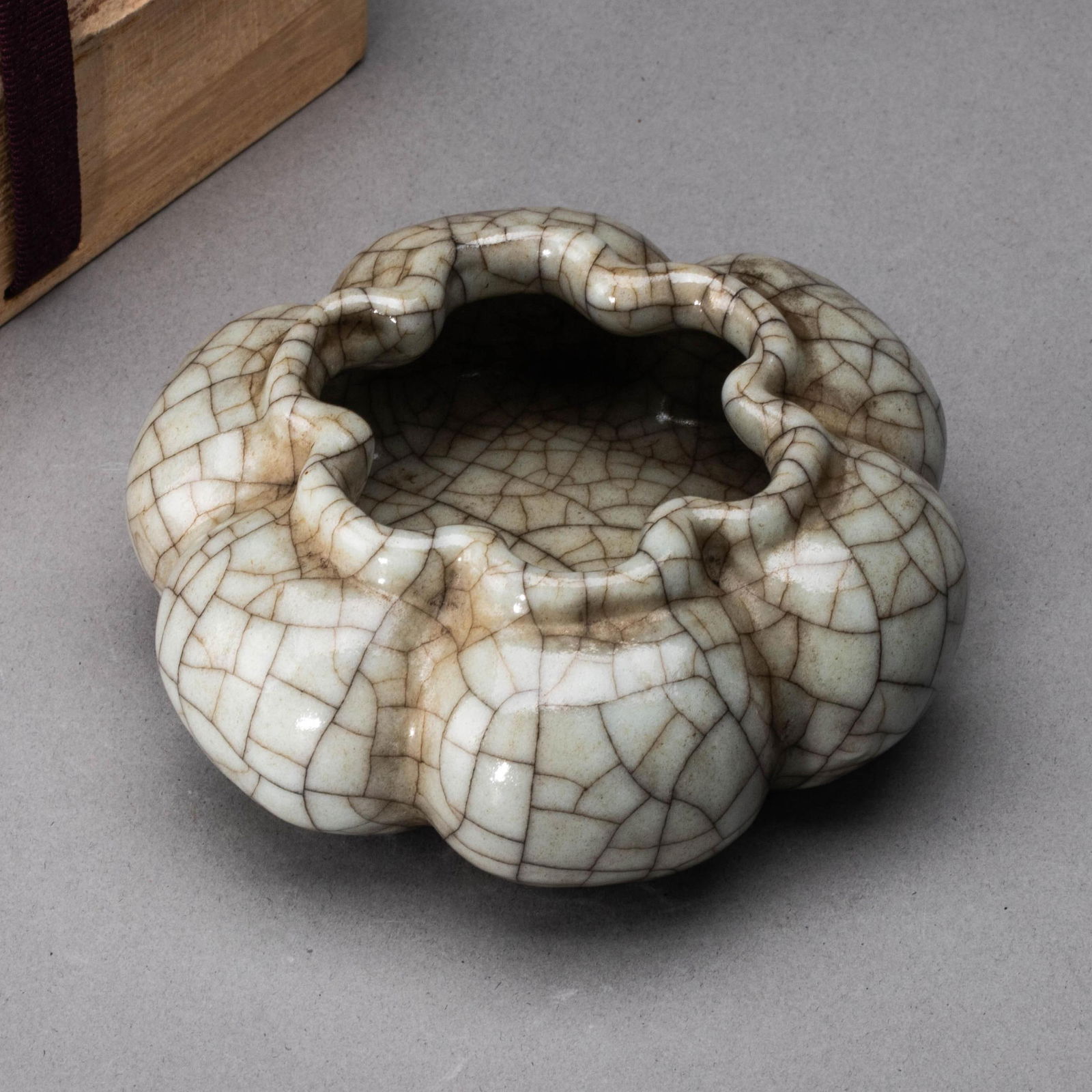 Qing Dynasty Ge-Type Glaze Flower-Mouth Brush Washer (1 of 10)