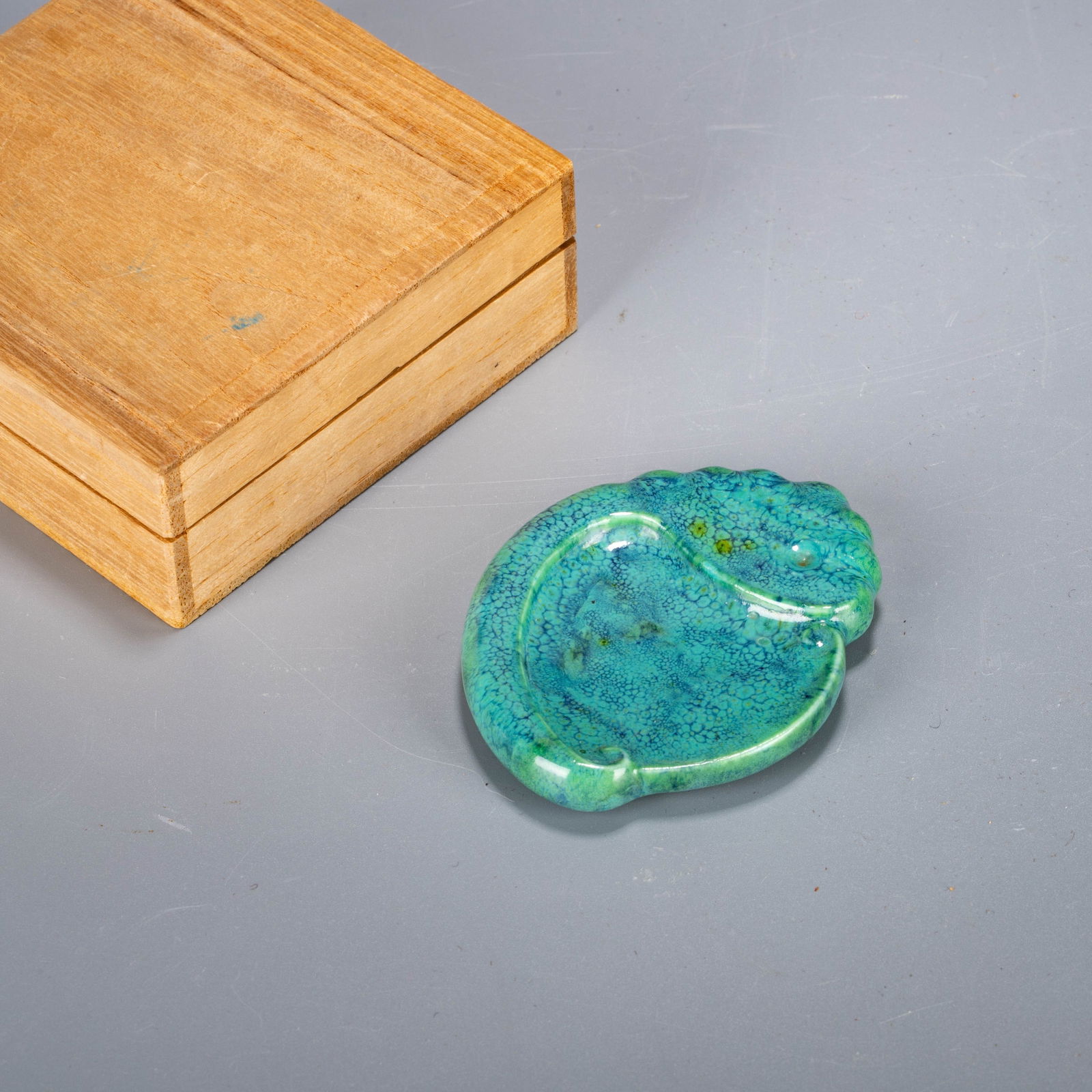 Qing Dynasty Lujun Glaze Conch-Shaped Brush Rest (1 of 7)