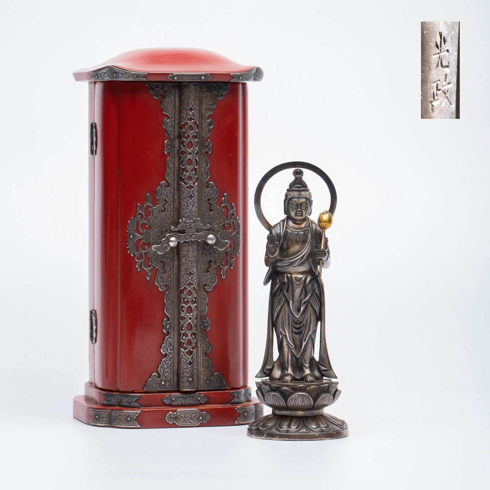 K?sei Made Silver Guanyin Ornament with Attendant: K?sei Made Silver Guanyin Ornament with Attendant