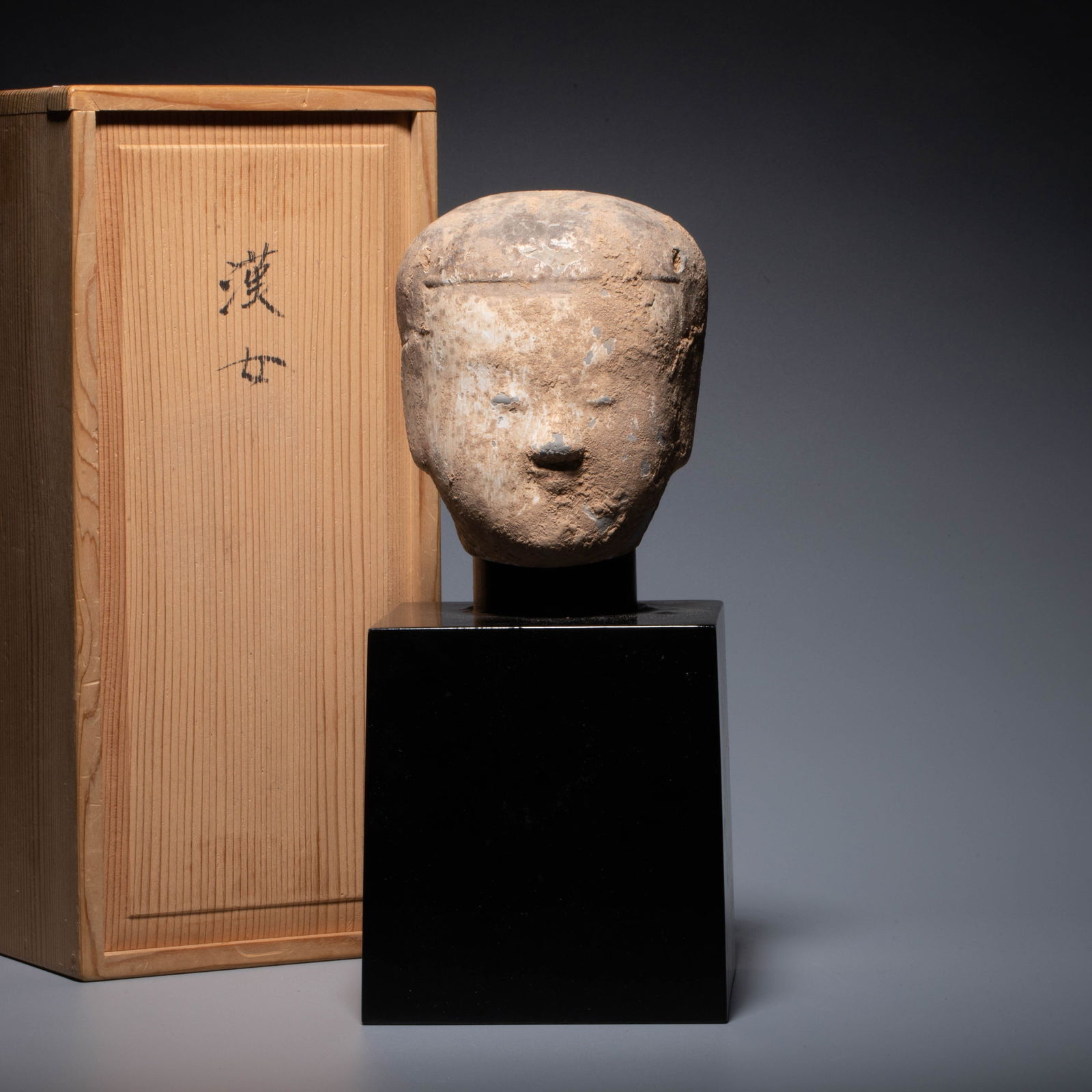 Han Dynasty Painted Pottery Figurine: Han Dynasty Painted Pottery Figurine