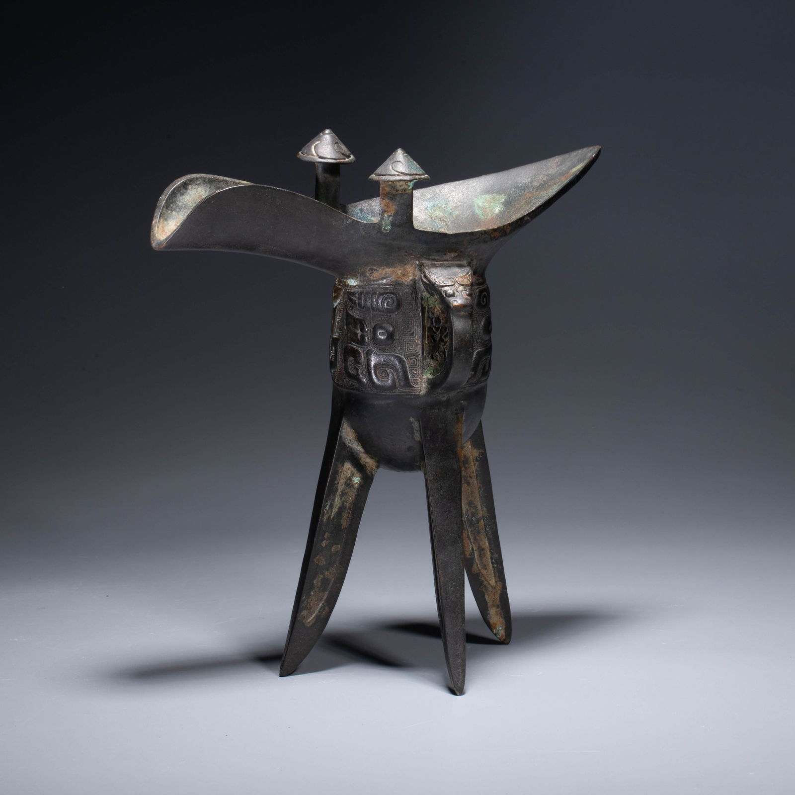 Shang Dynasty Bronze Jue (Ritual Wine Vase): Shang Dynasty Bronze Jue (Ritual Wine Vase)