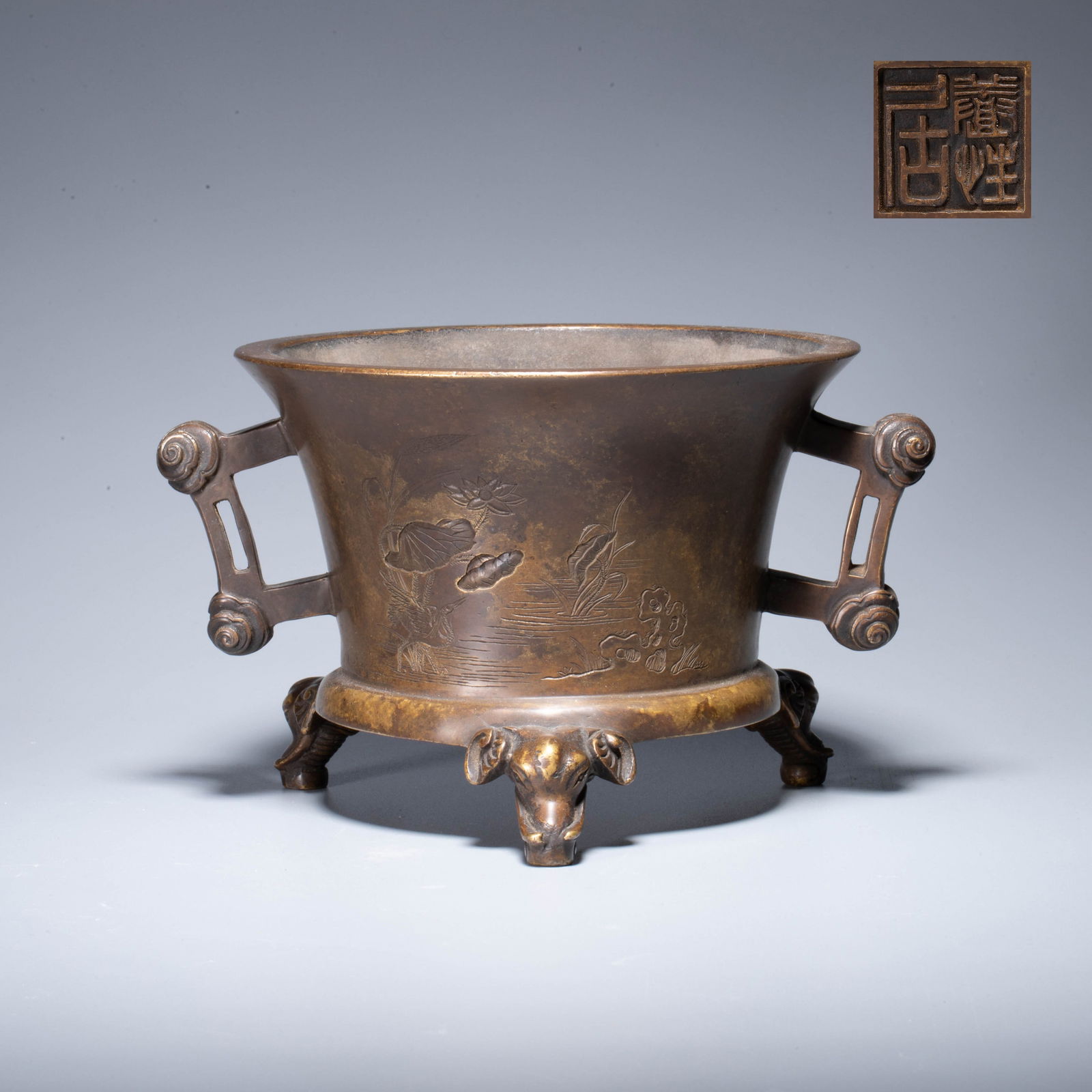 Qing Dynasty Yangxingju Mark Bronze Incised Poetry "Ruyi"-Handled Ritual Censer (1 of 10)