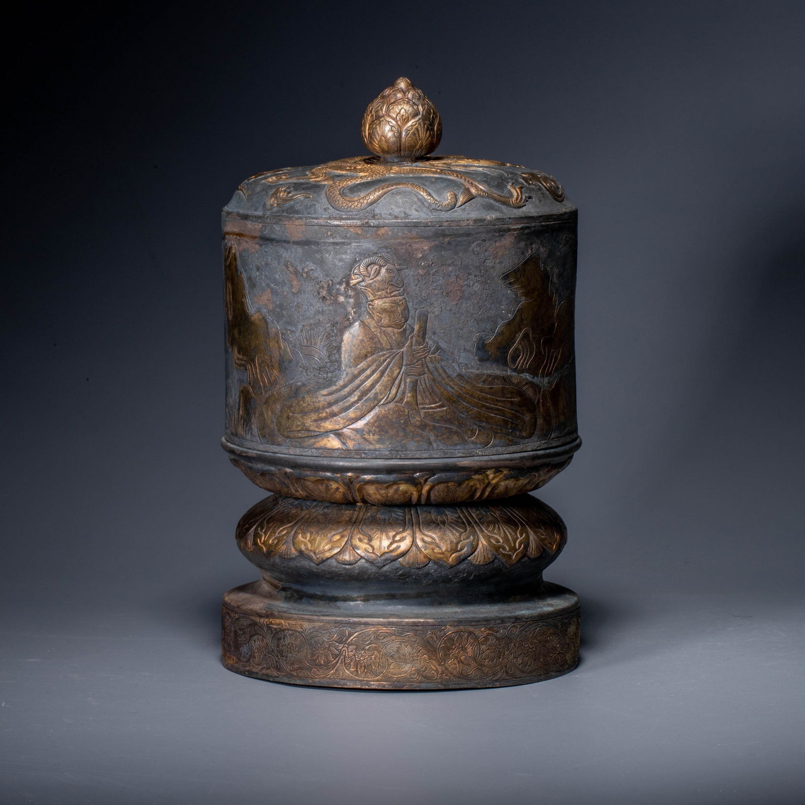 Tang Dynasty Gilt Silver Dragon-Pattern Reliquary Box (1 of 15)