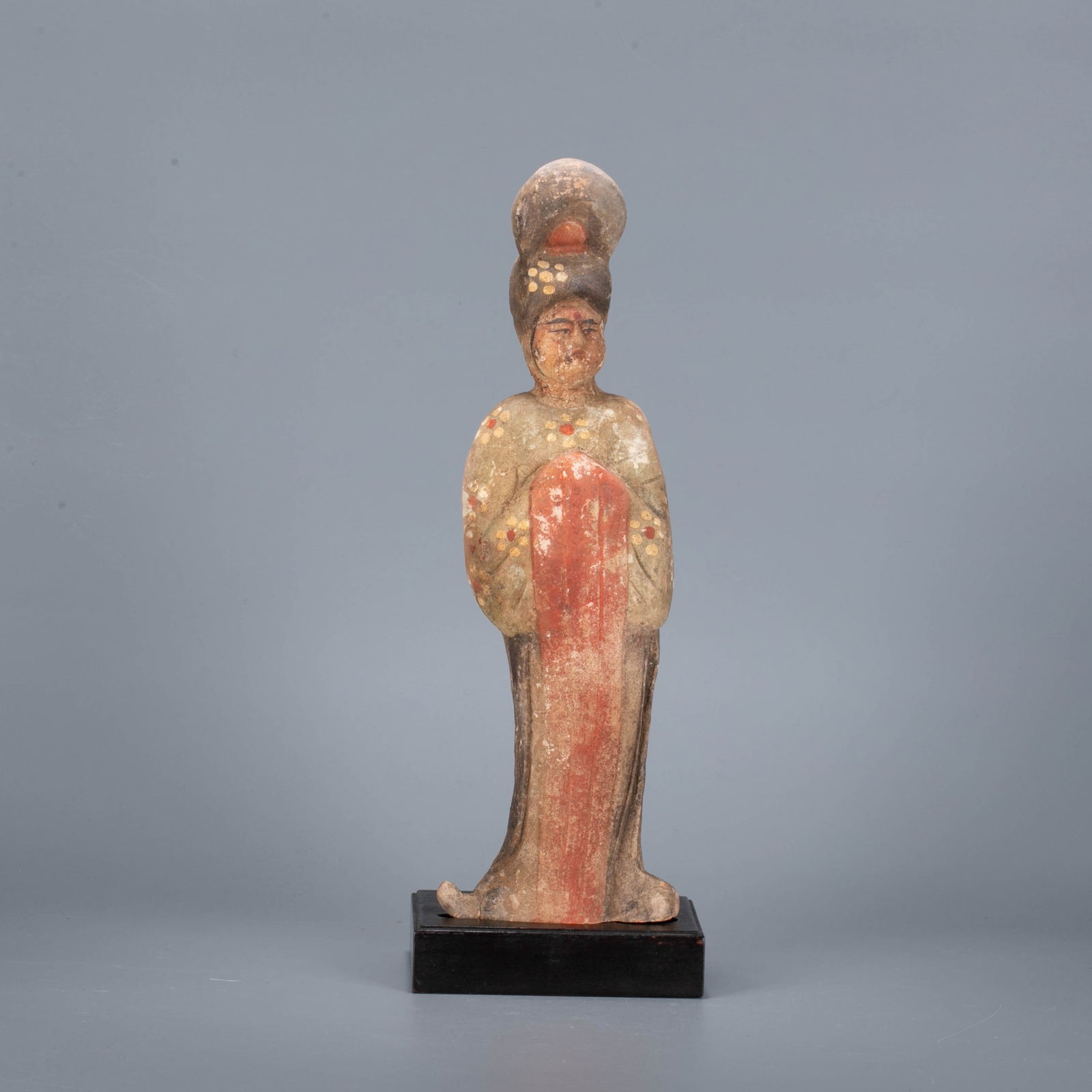 Tang Dynasty Painted Pottery Figurine of a Woman: Tang Dynasty Painted Pottery Figurine of a Woman