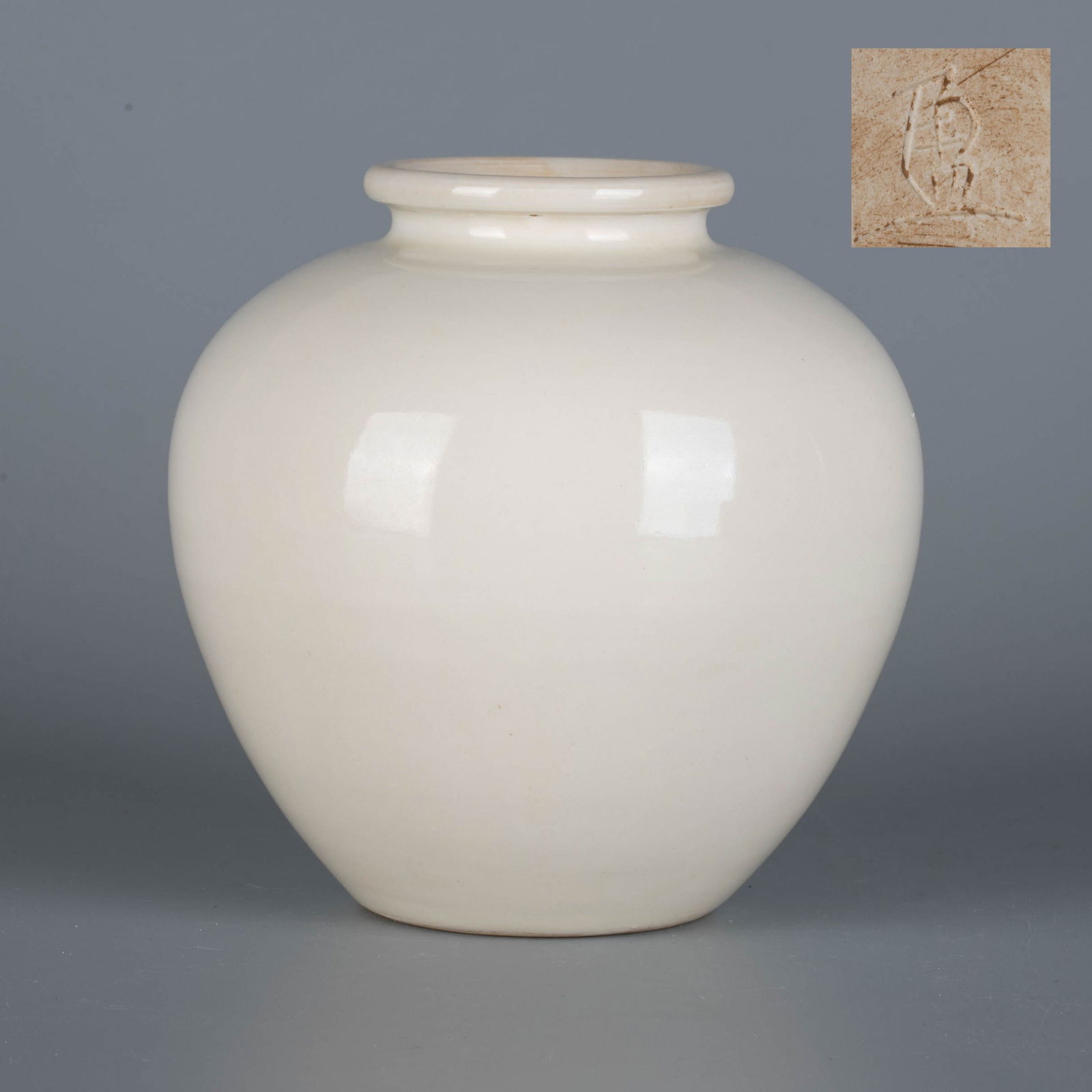 Tang Dynasty Pi kiln "ying" mark jar (1 of 7)