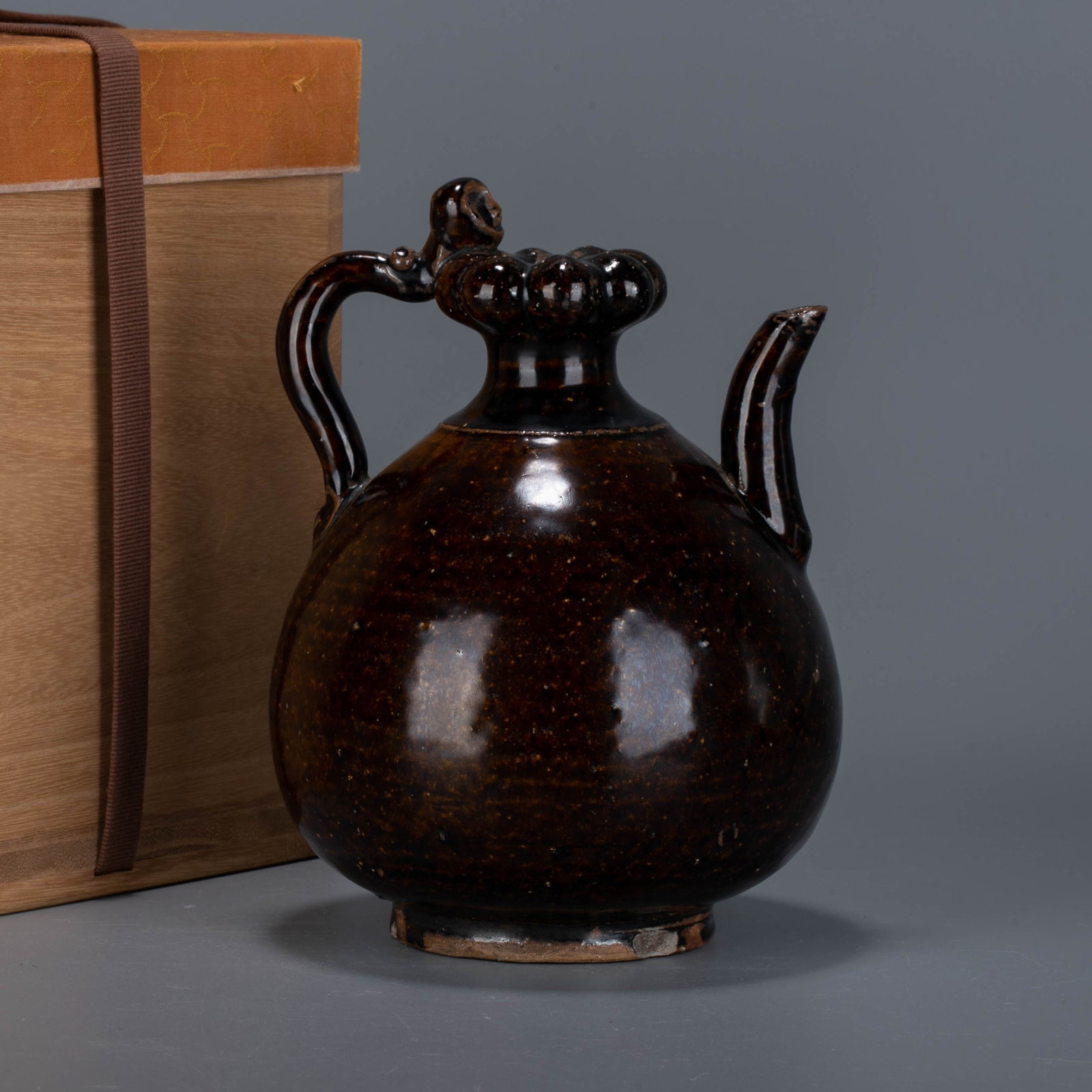 Tang Gongxian kiln ape poured water into the: Tang Gongxian kiln ape poured water into the