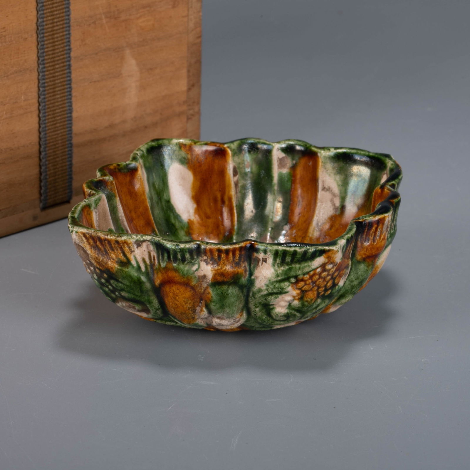 Tang Sancai lobed rim cup: Tang Sancai lobed rim cup