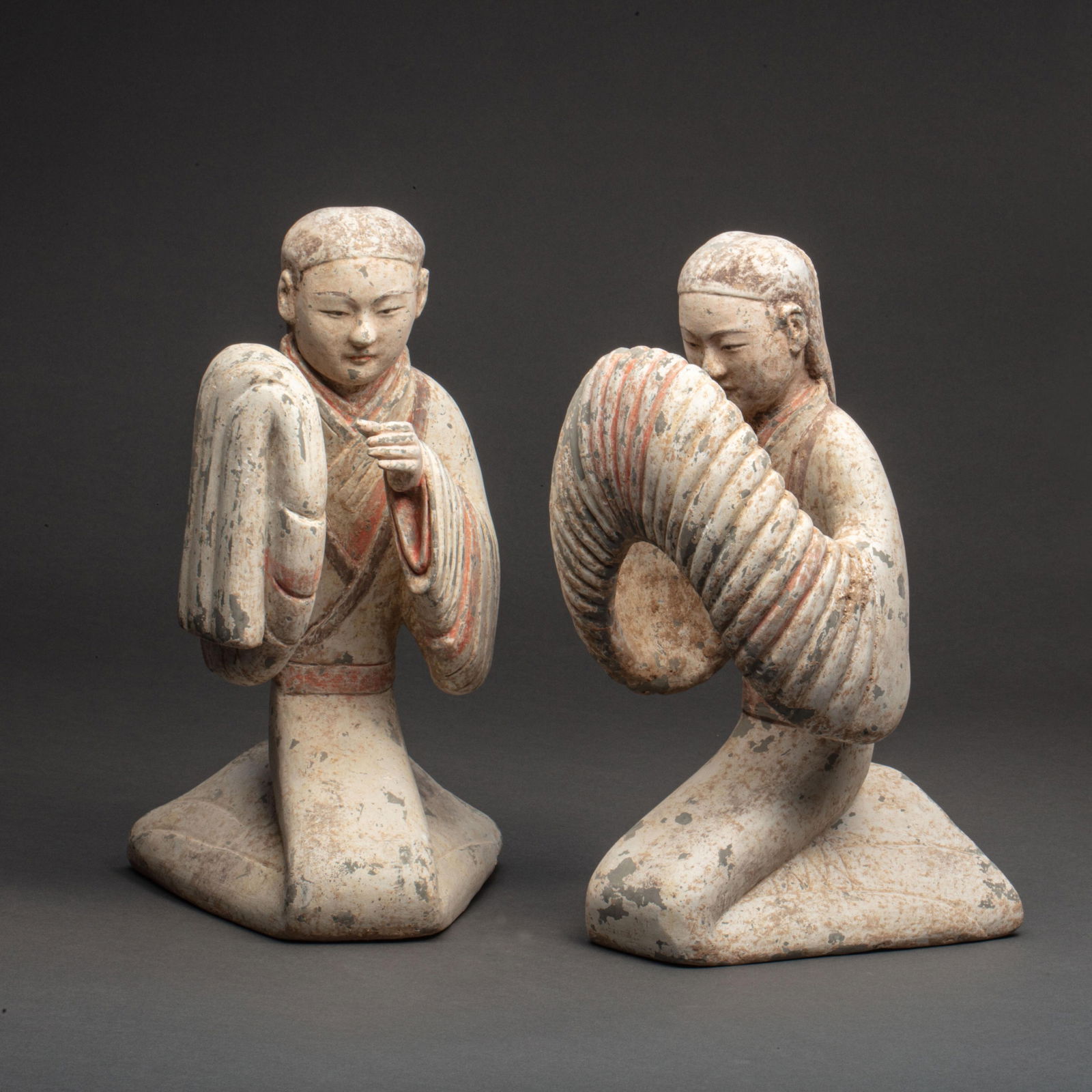 A pair of Han Dynasty lady figurines (1 of 20)