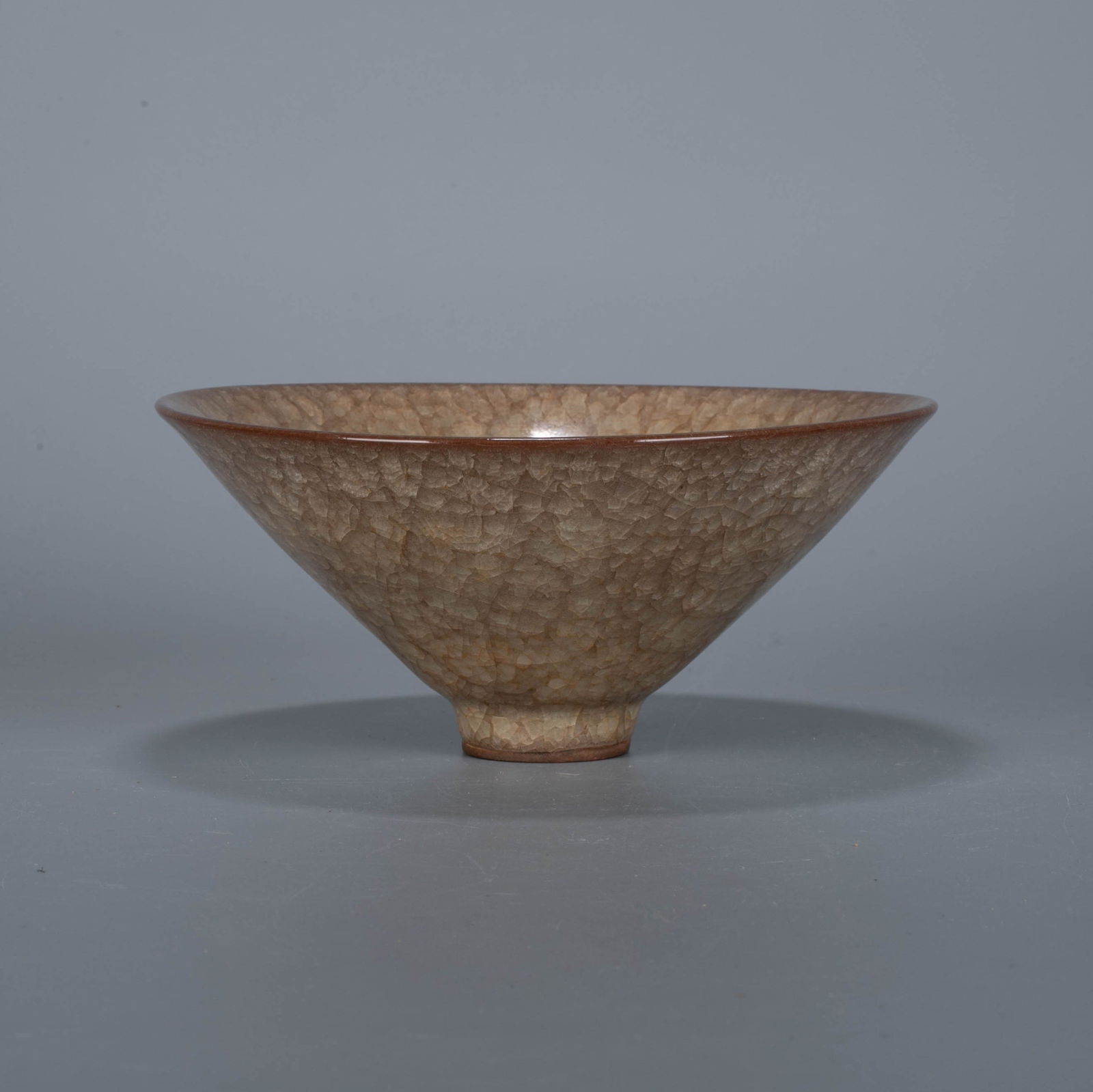 Southern Song Dynasty celadon ice-cracked bamboo hat: Southern Song Dynasty celadon ice-cracked bamboo hat