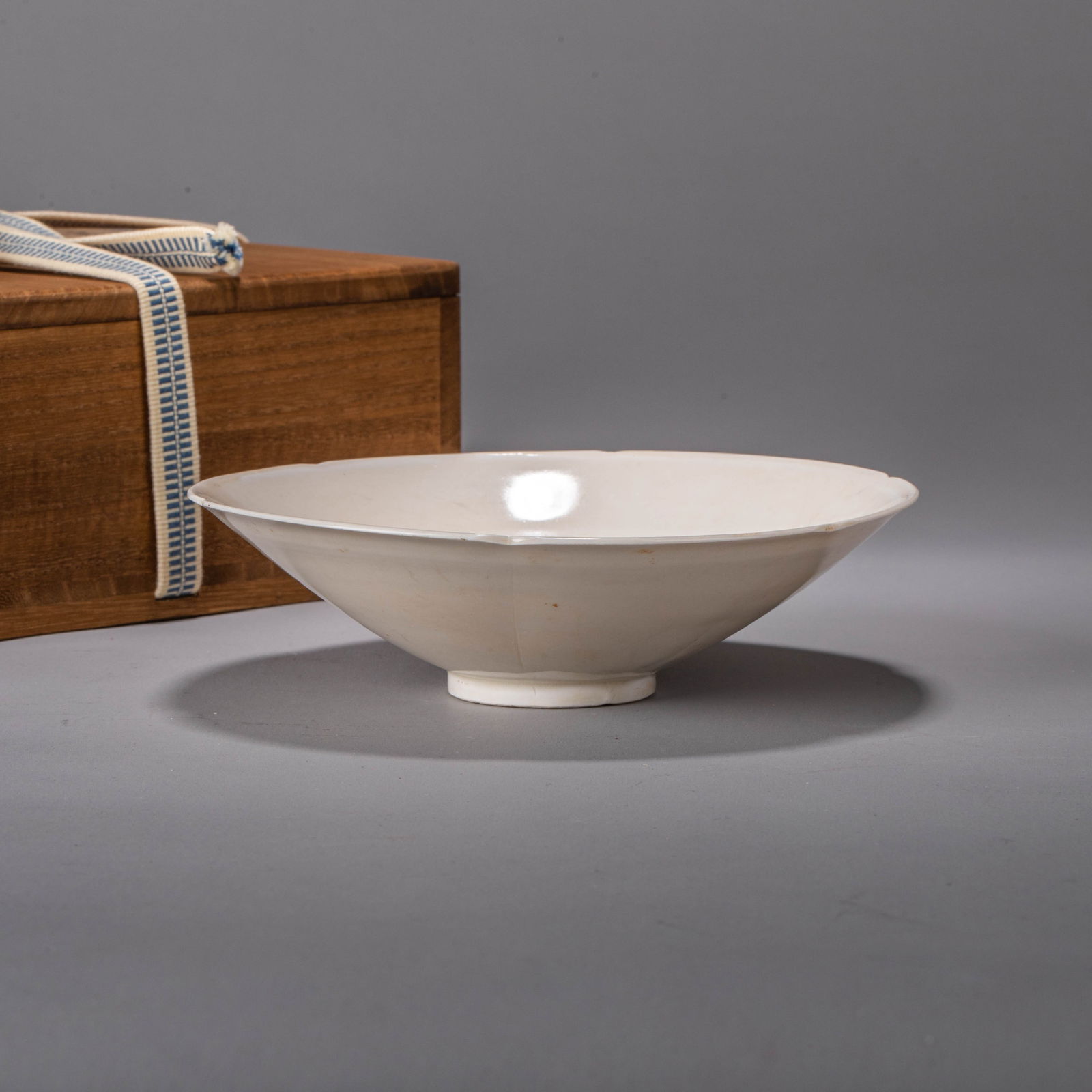 Ding kiln bamboo hat bowl: Ding kiln bamboo hat bowl