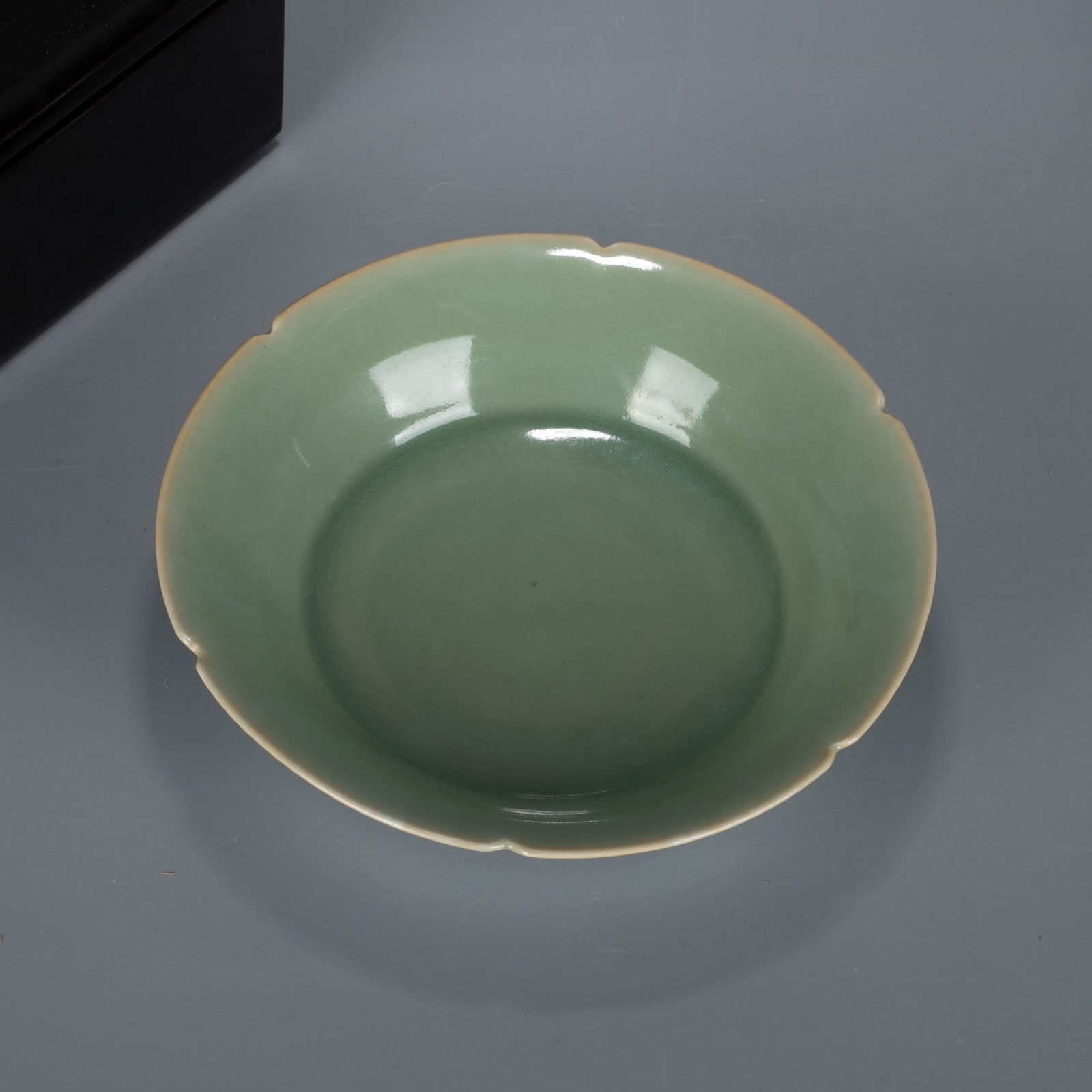 Song Dynasty Longquan celadon lobed rim plate (1 of 8)