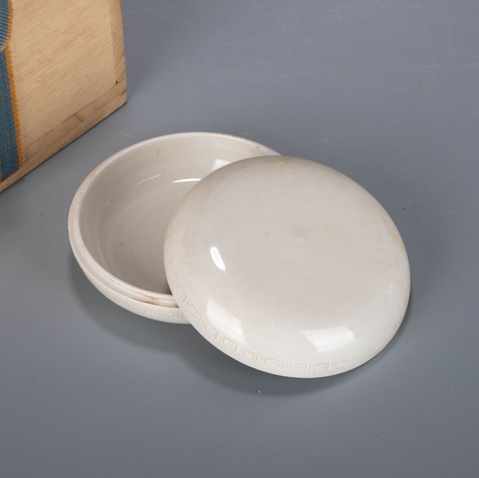 Song Dynasty Ding kiln printed fragrant combination: Song Dynasty Ding kiln printed fragrant combination