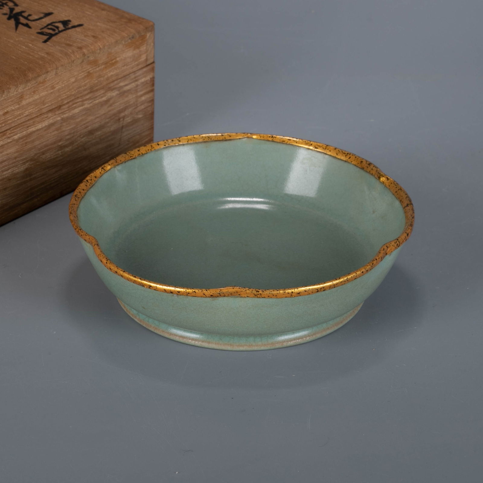 Southern Song Dynasty Celadon Flower Plate (1 of 7)