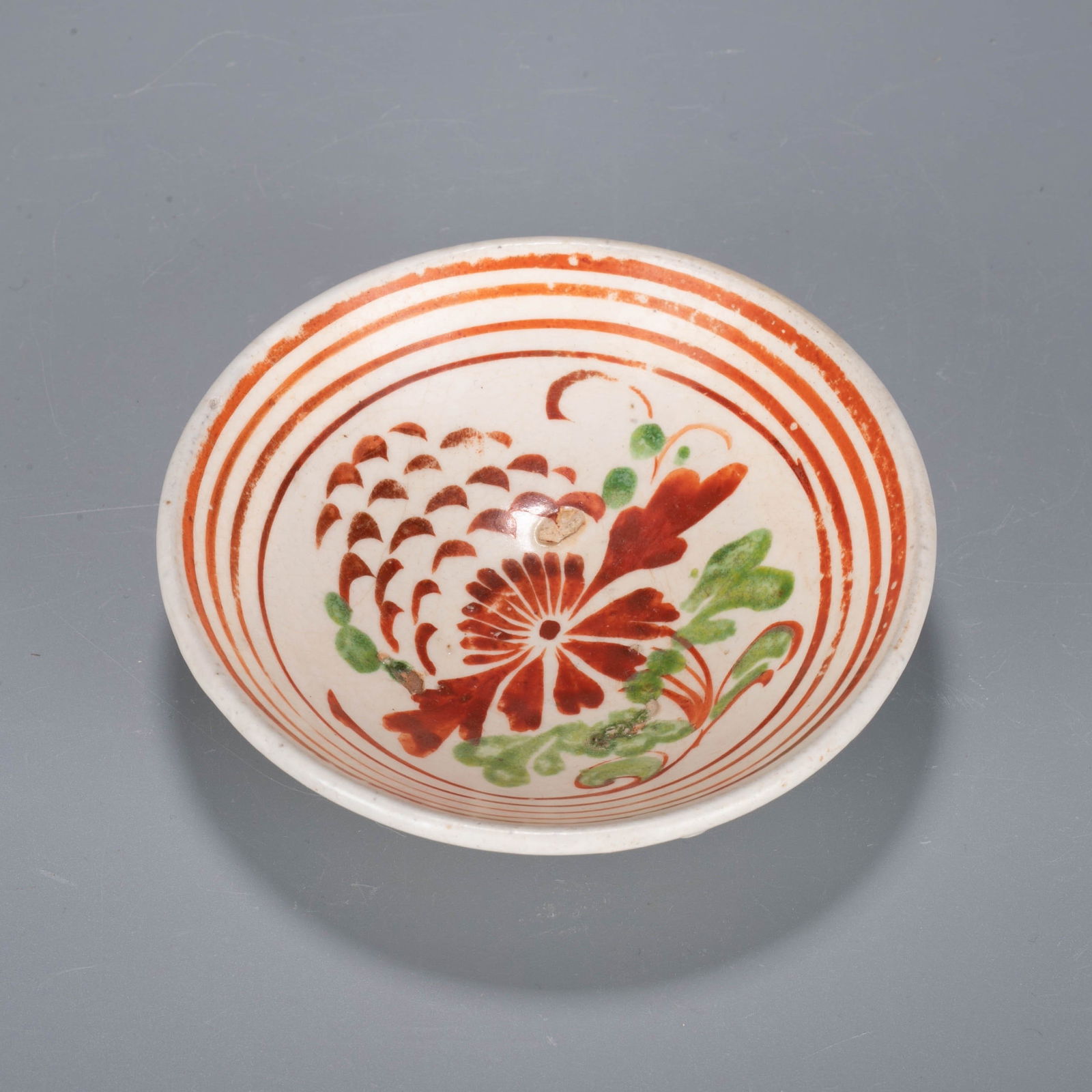 Gold red and green bowl with peony pattern: Gold red and green bowl with peony pattern