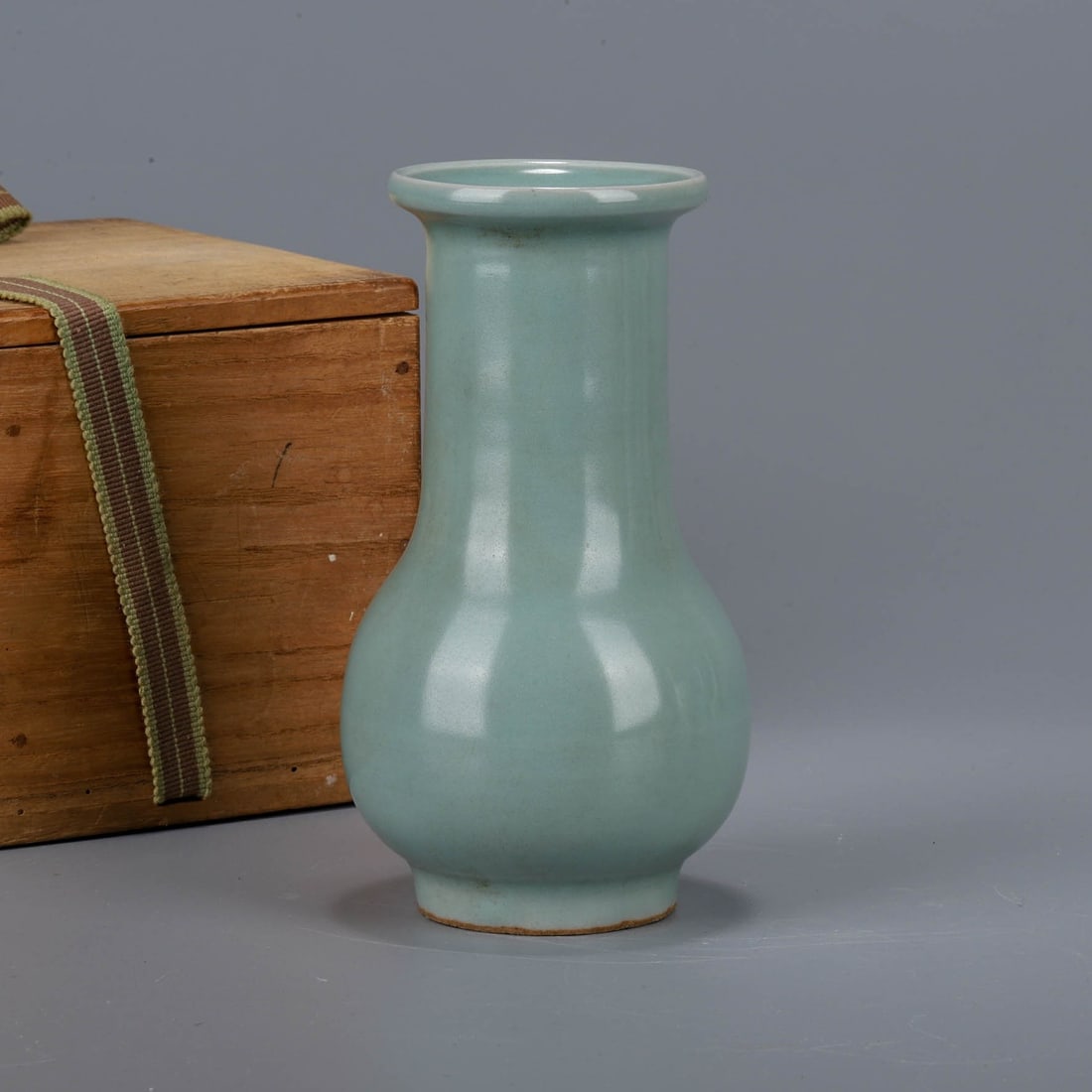 Song Dynasty Longquan celadon Xiawu vase (1 of 6)